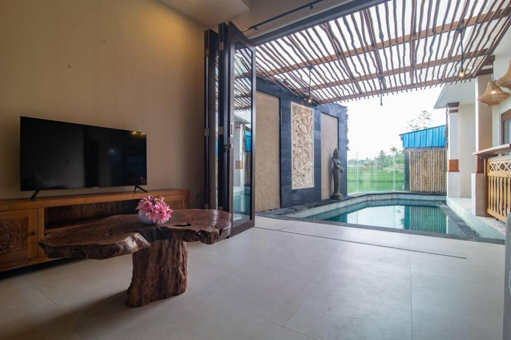 Three-Bedroom Villa - Photo 43