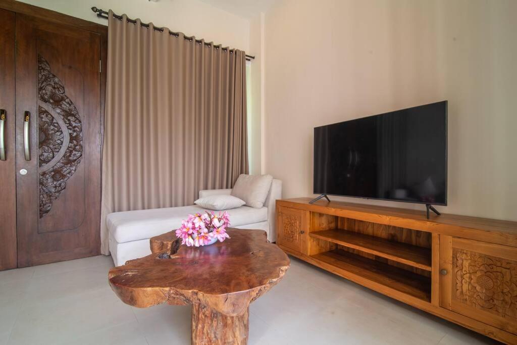 Three-Bedroom Villa - Photo 32
