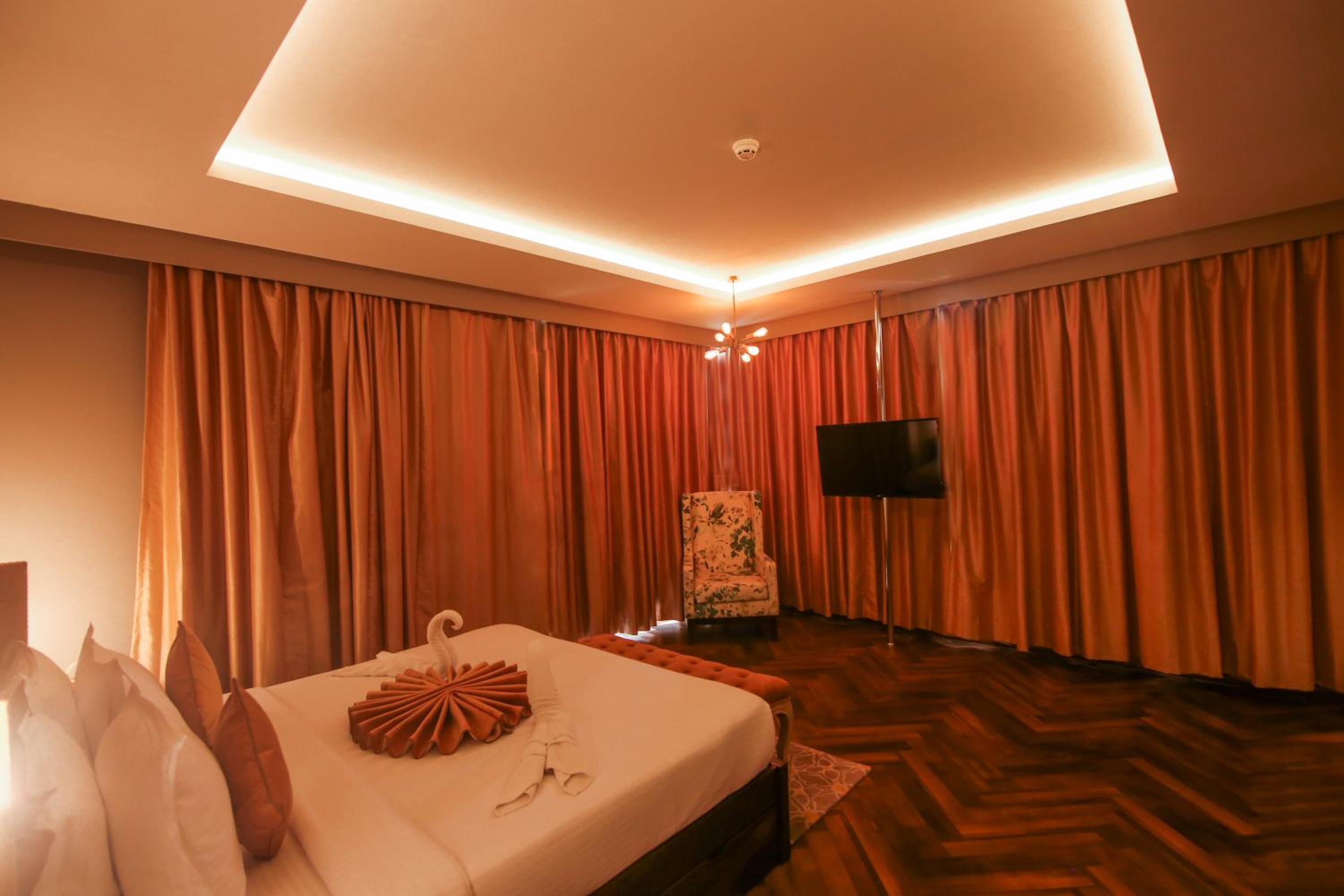 Polo Suite : 20% off on session of 90 mins Spa || 15% off on F&S.B with a-la-carte selection || Complimentary welcome drinks on arrival Polo Suite : 20% off on session of 90 mins Spa || 15% off on F&S.B with a-la-carte selection || Complimentary welcome drinks on arrival