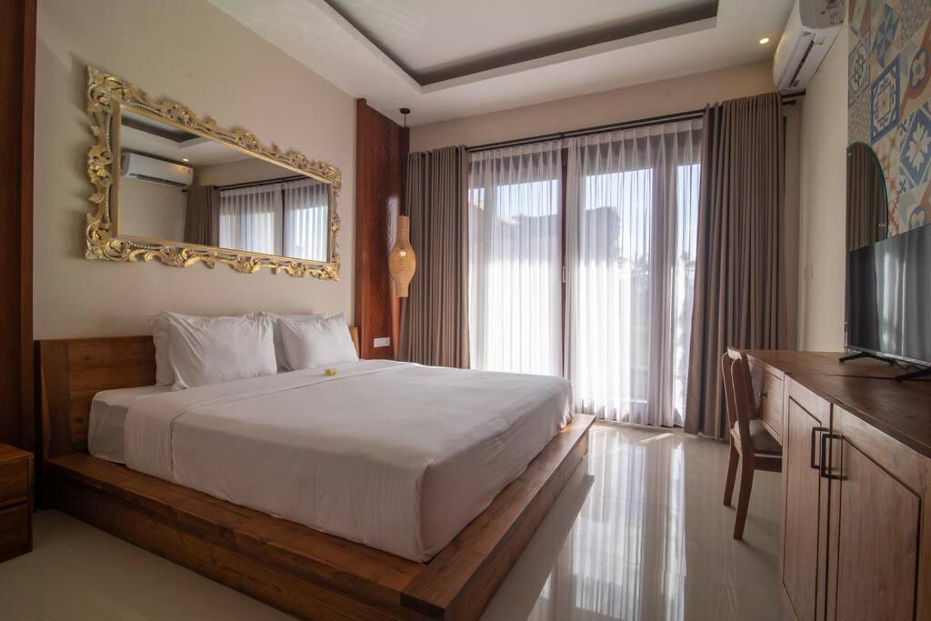Three-Bedroom Villa - Photo 11