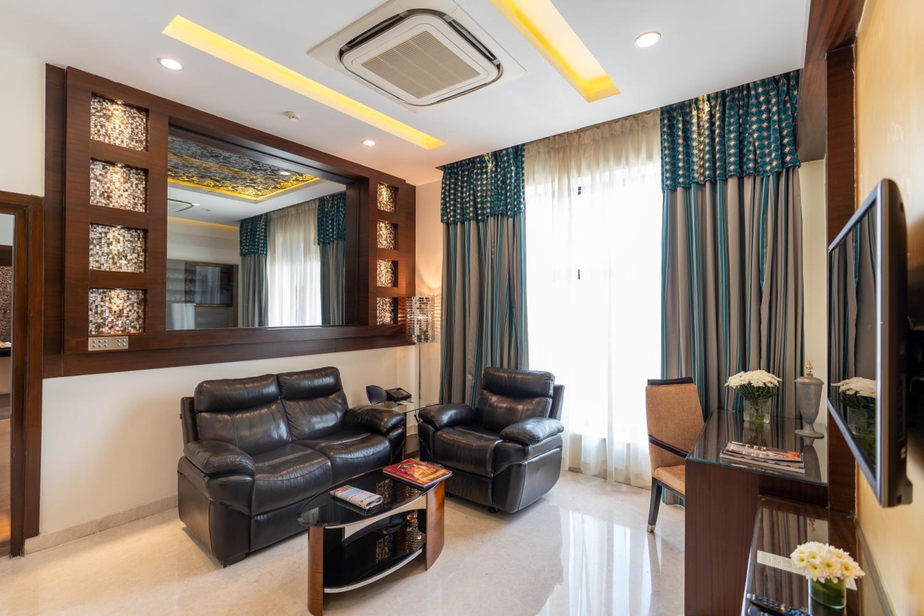 Deluxe Suite with One way Airport transfer,15% Discount on Food and Soft Beverage and Spa photo 3