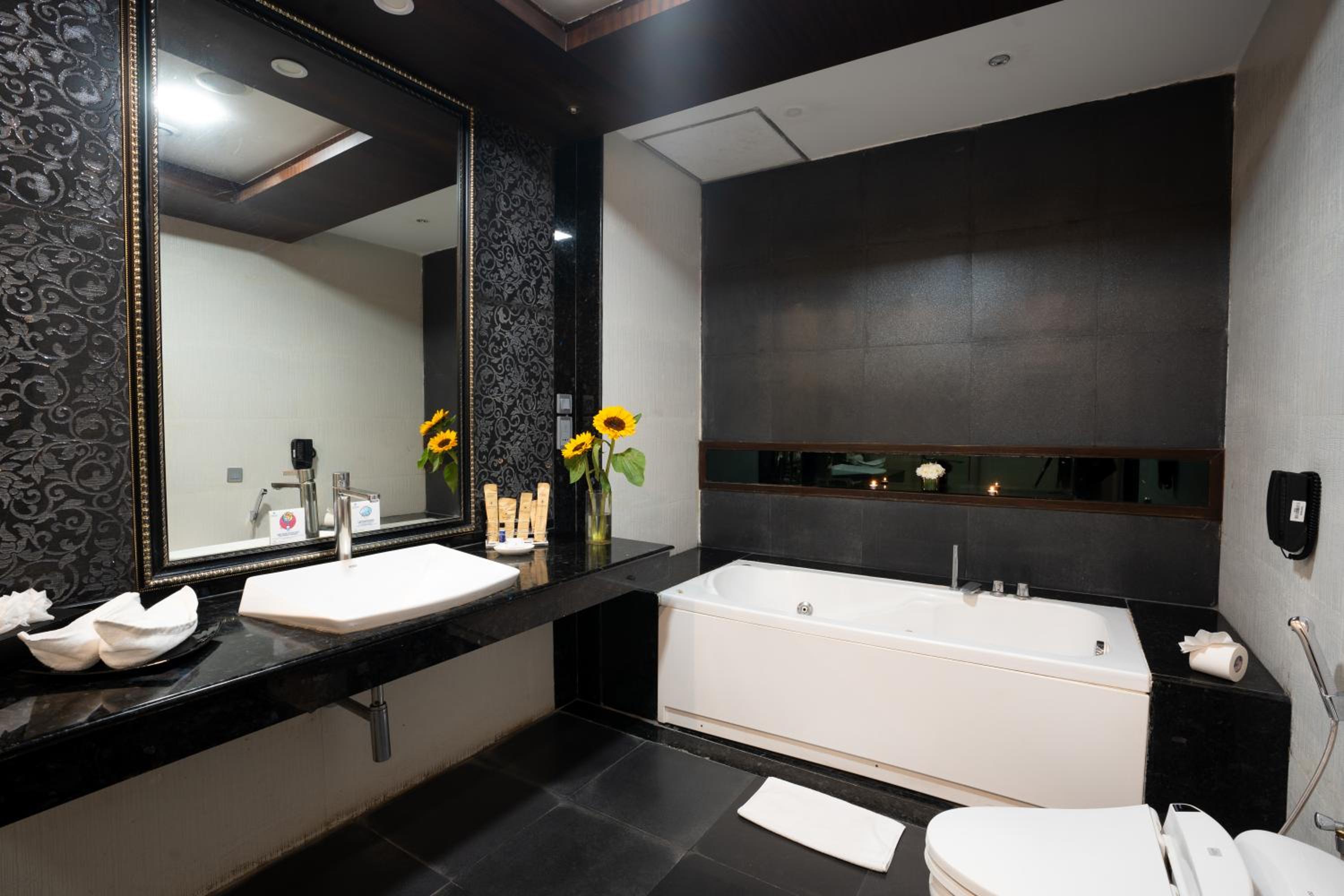 Deluxe Suite with One way Airport transfer,15% Discount on Food and Soft Beverage and Spa photo 2