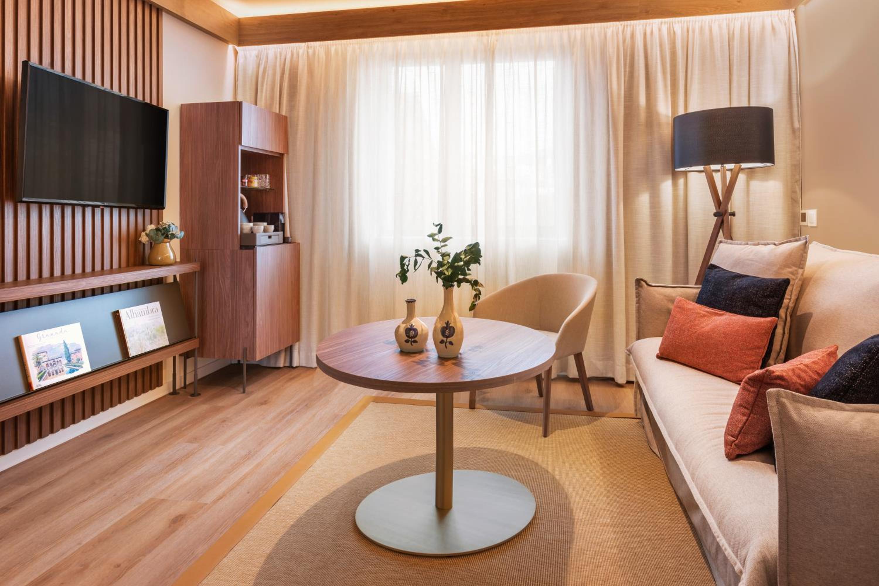 The Level Junior Suite - Photo 11