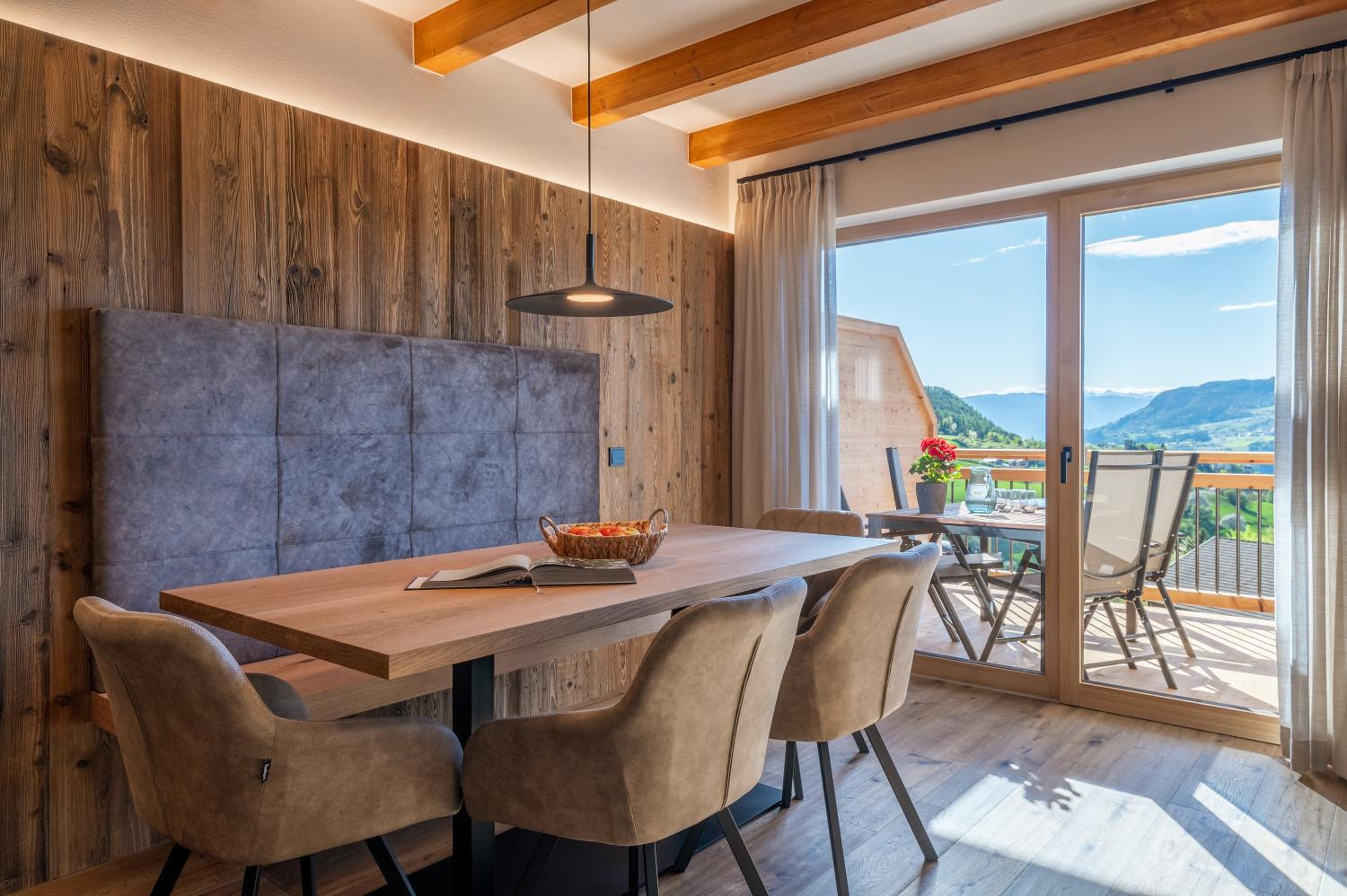 Two-Bedroom Deluxe Apartment with Balcony photo 3