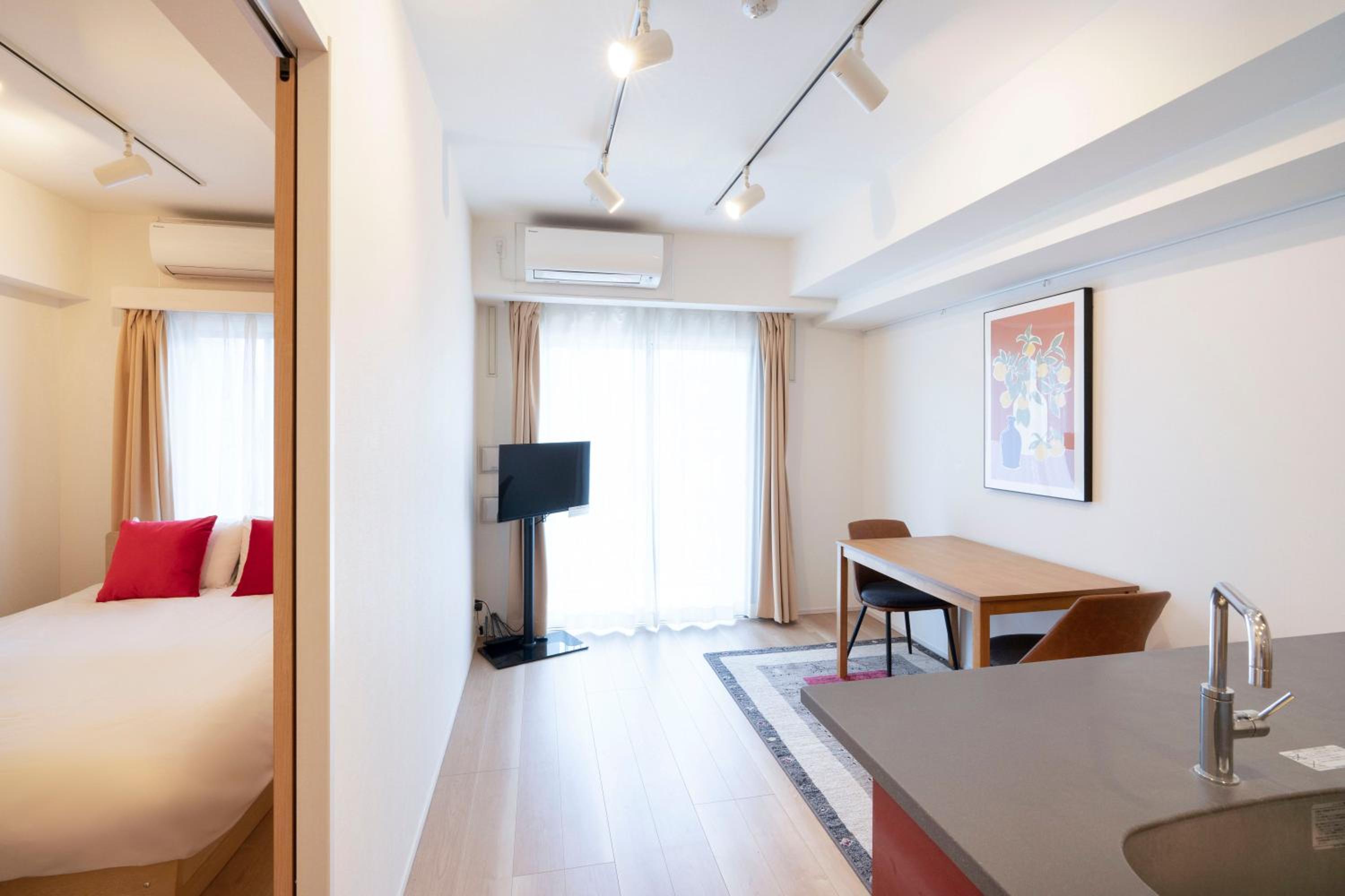 One-Bedroom Apartment photo 1
