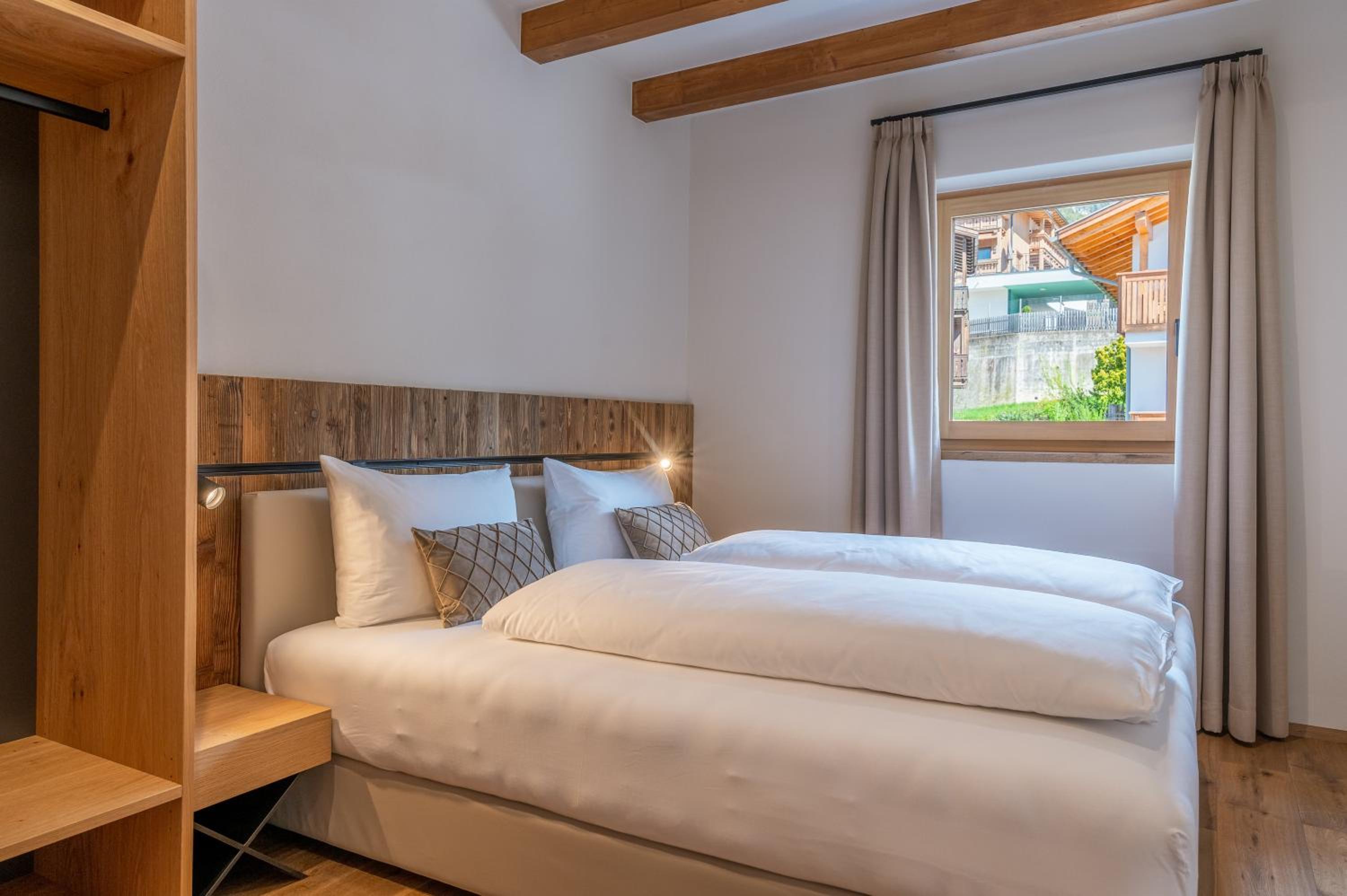 Two-Bedroom Deluxe Apartment with Balcony photo 3