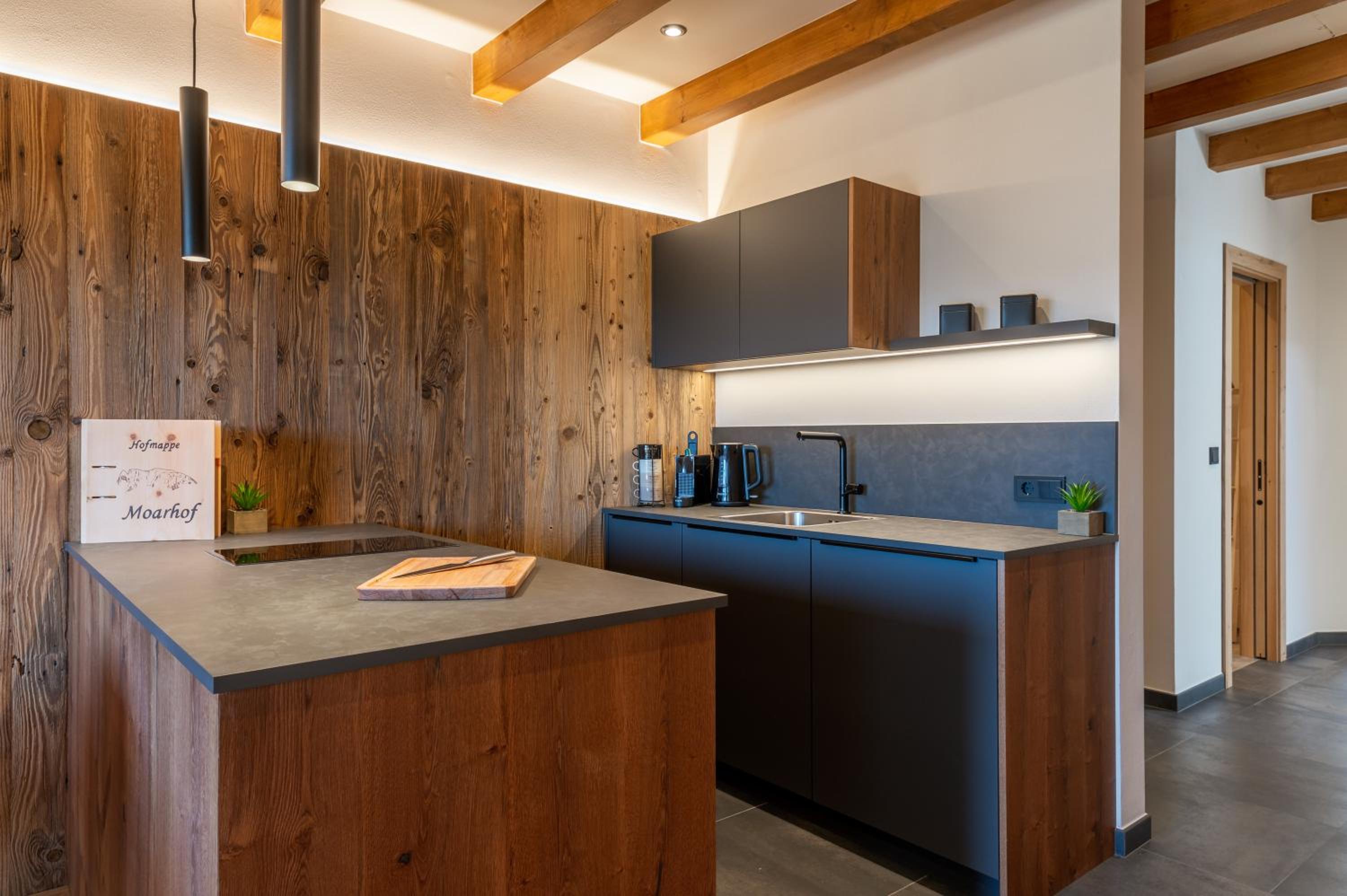 Two-Bedroom Deluxe Apartment with Balcony photo 2