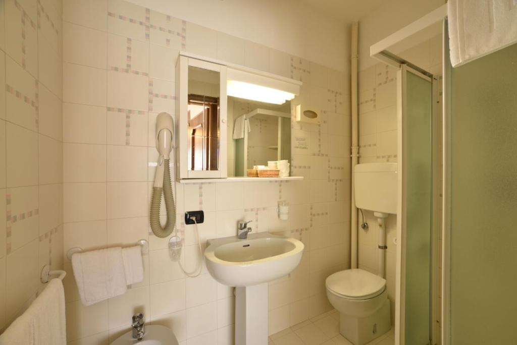 Standard Triple Room photo 3