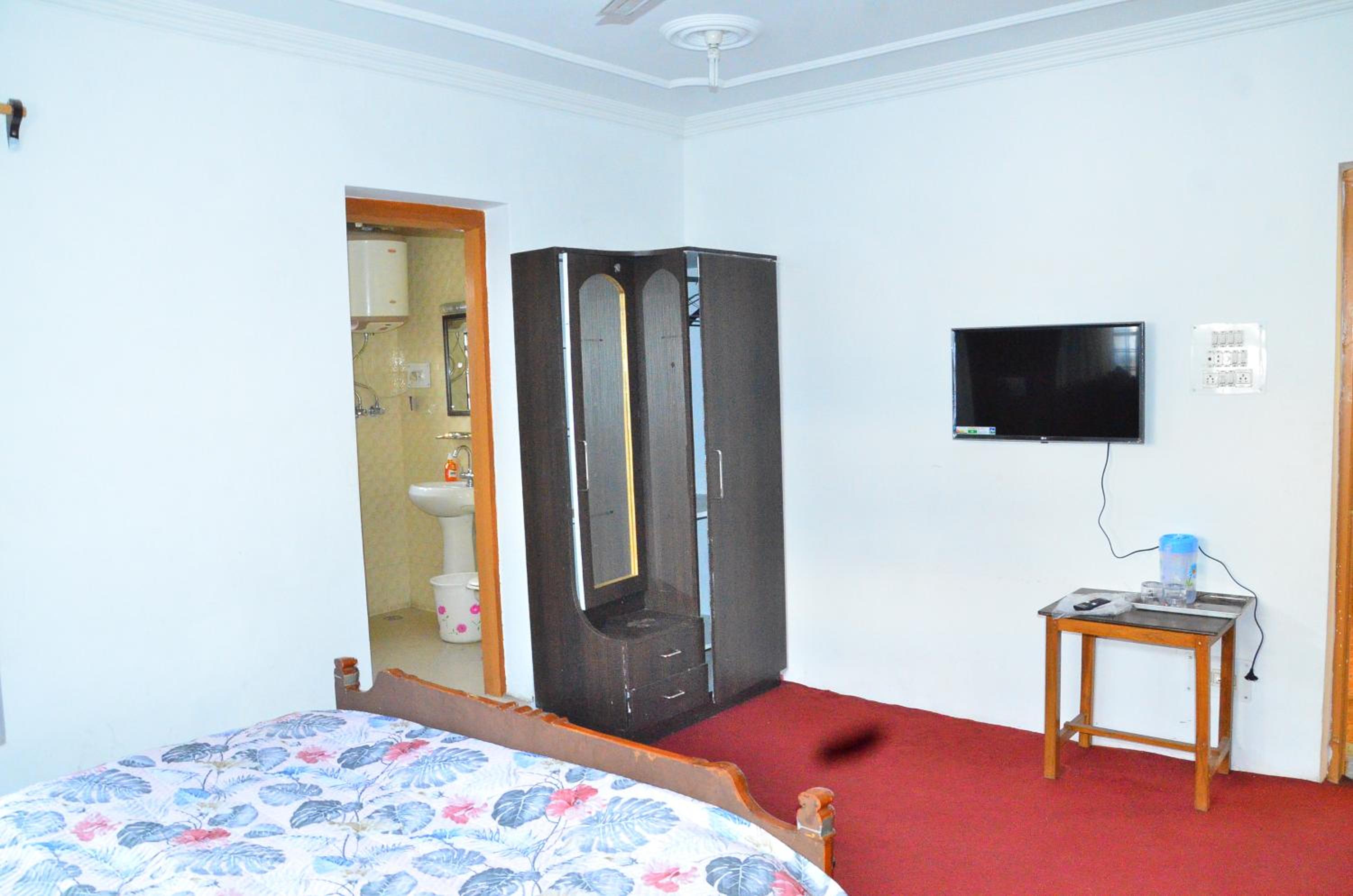 Deluxe Double Room (2 Adults + 1 Child)