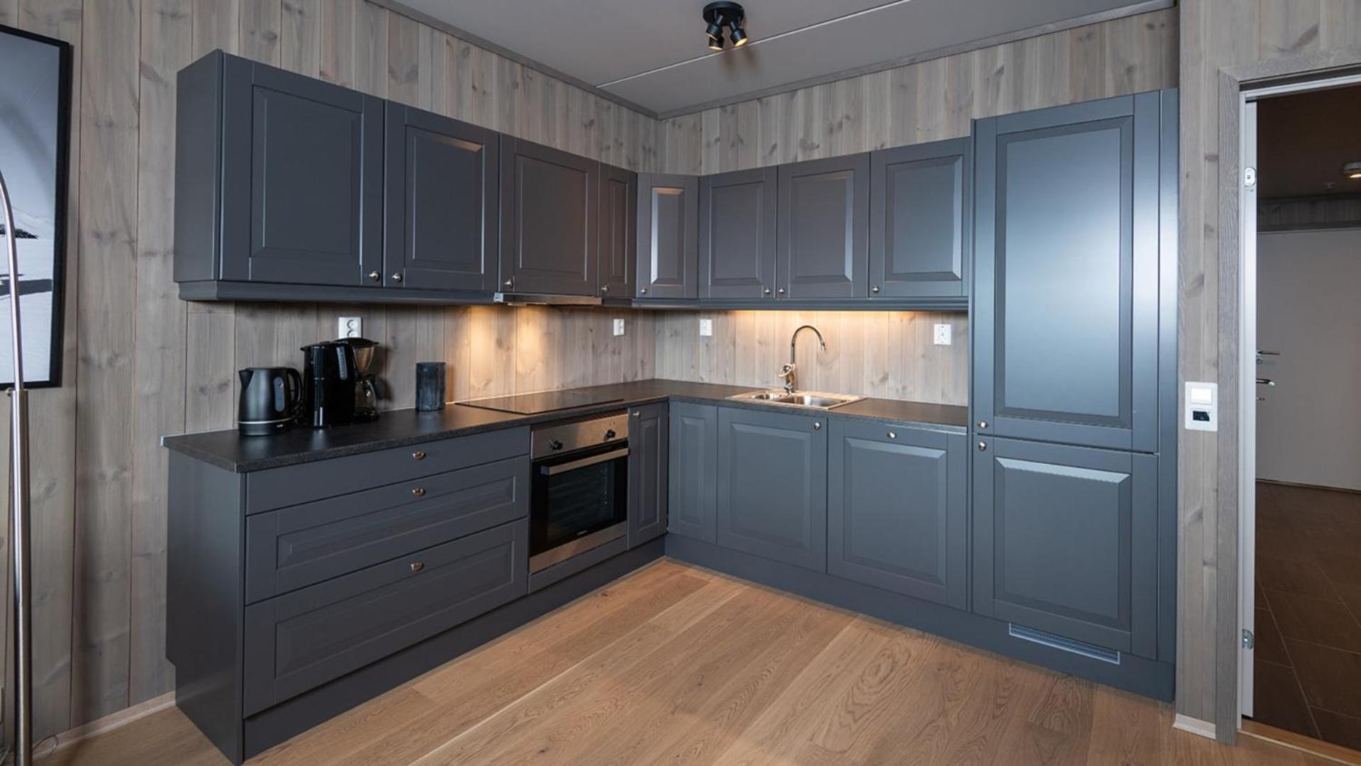 Three-Bedroom Apartment With Balcony photo 3