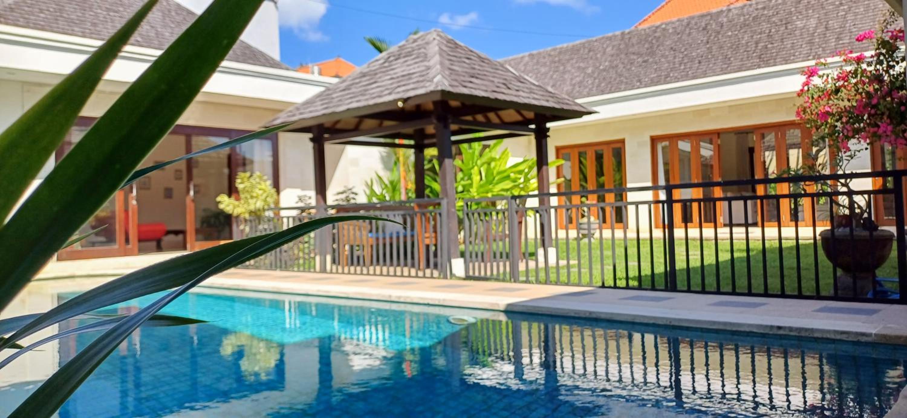 Villa with Garden View - Photo 16