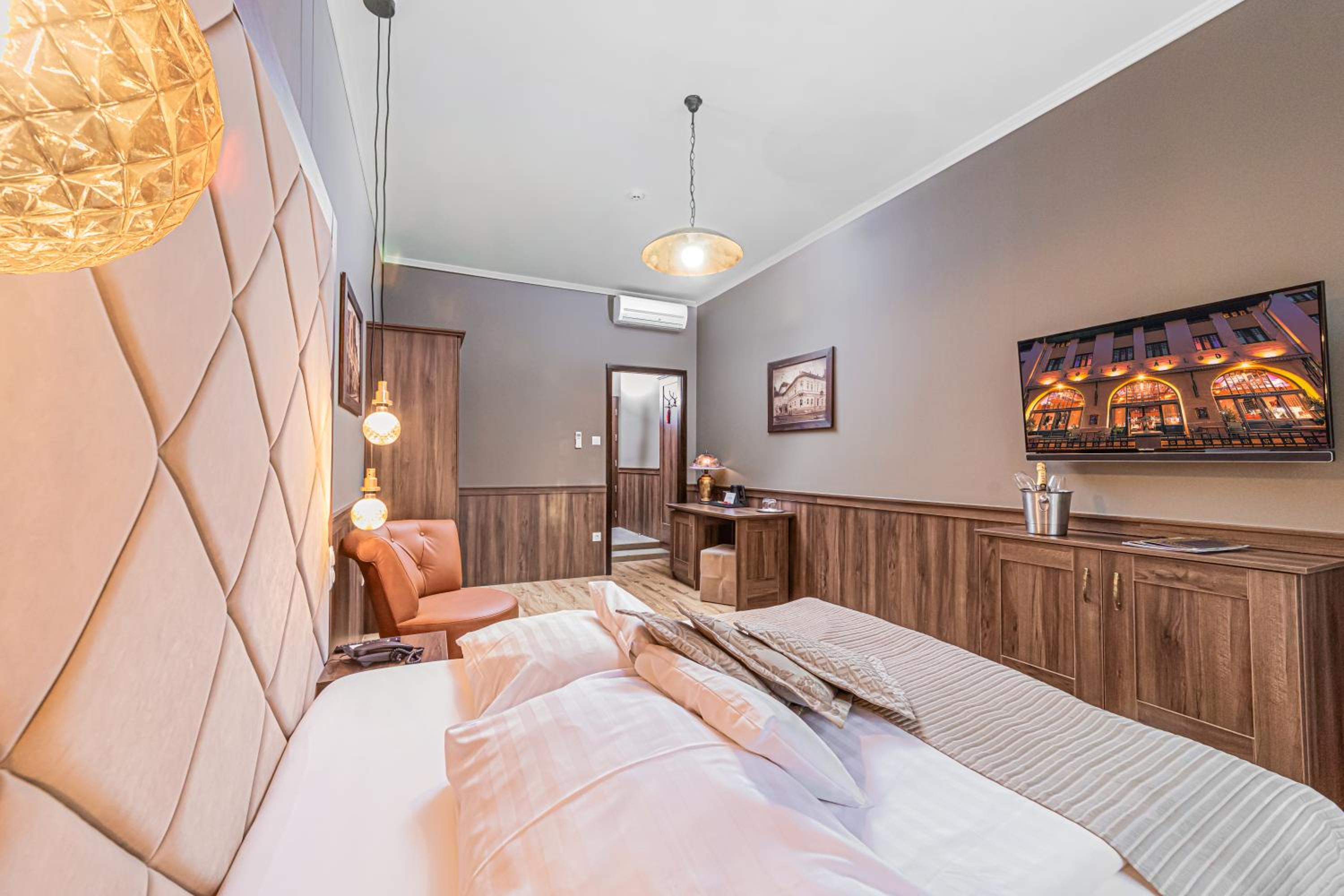 Queen Room - Photo 2