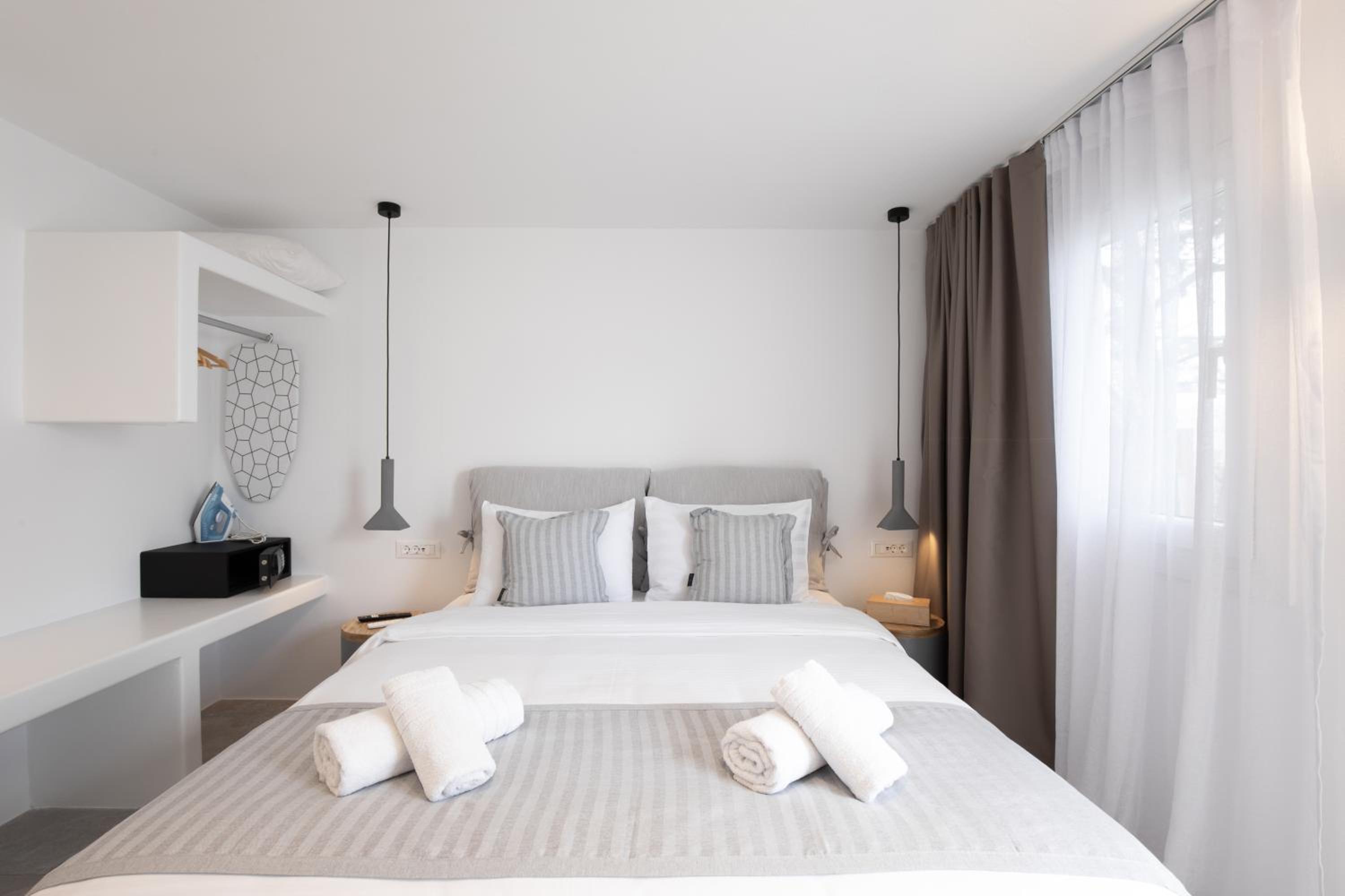 Double Room with Patio - Photo 2