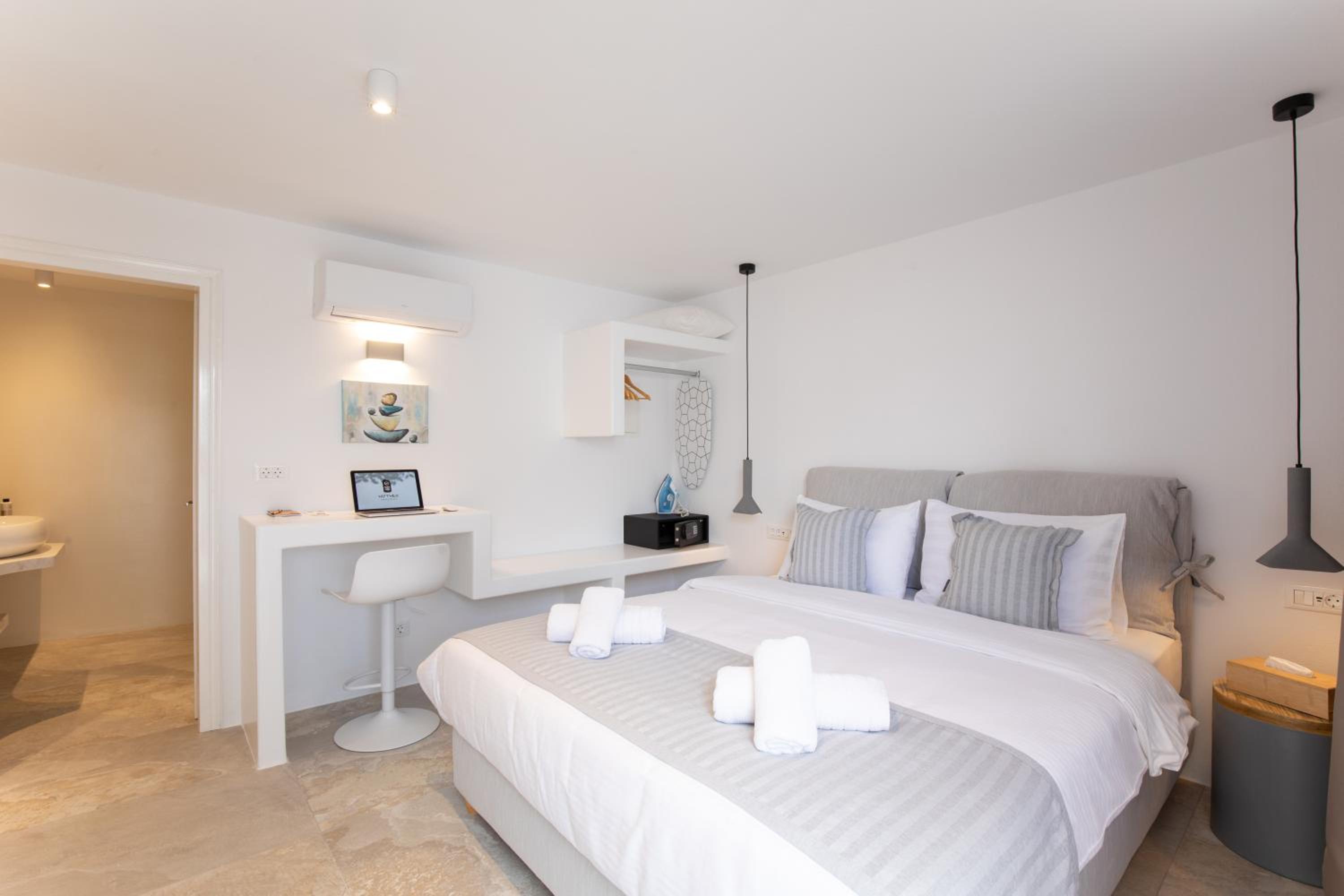 Double Room with Patio - Photo 3