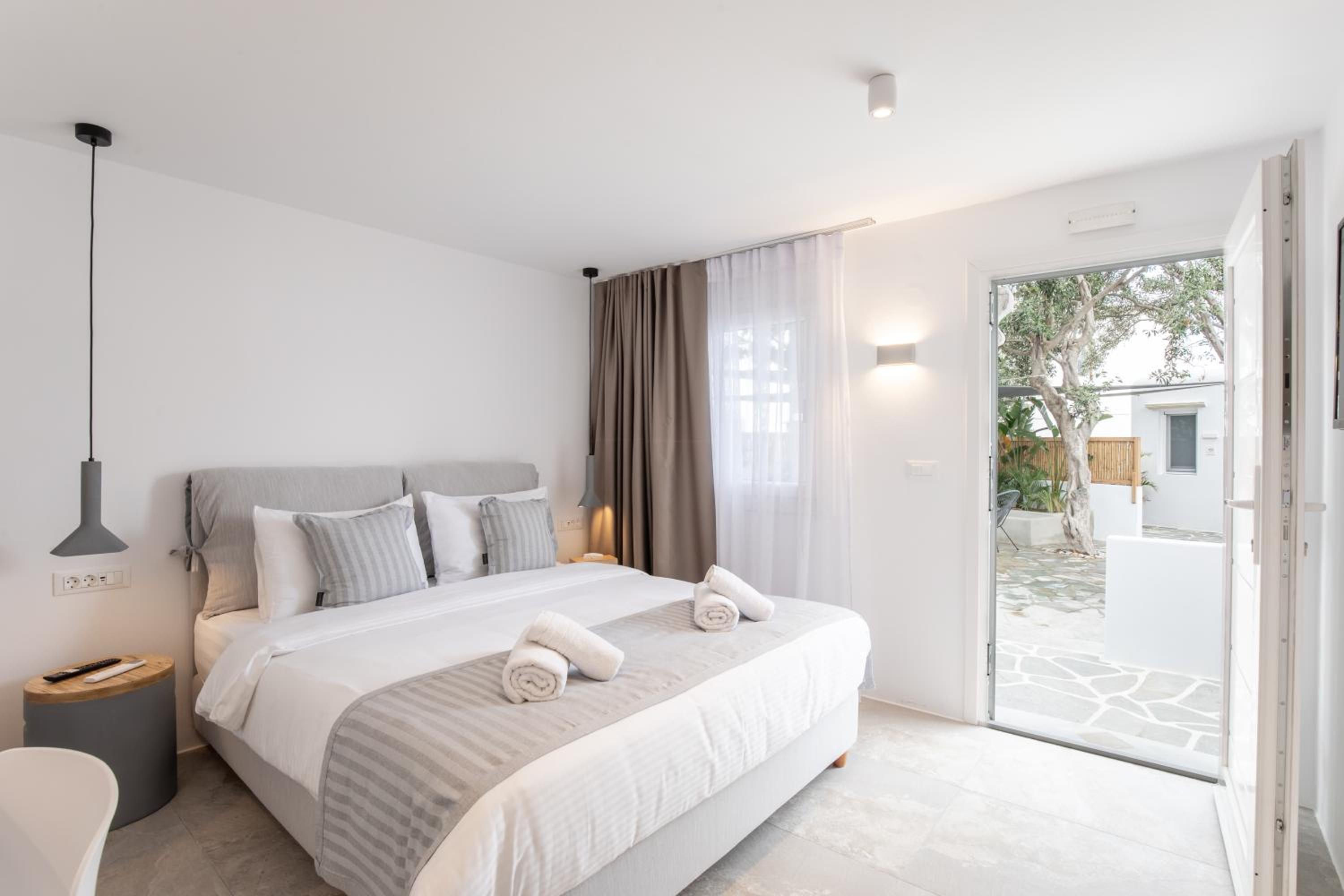 Double Room with Patio - Photo 4
