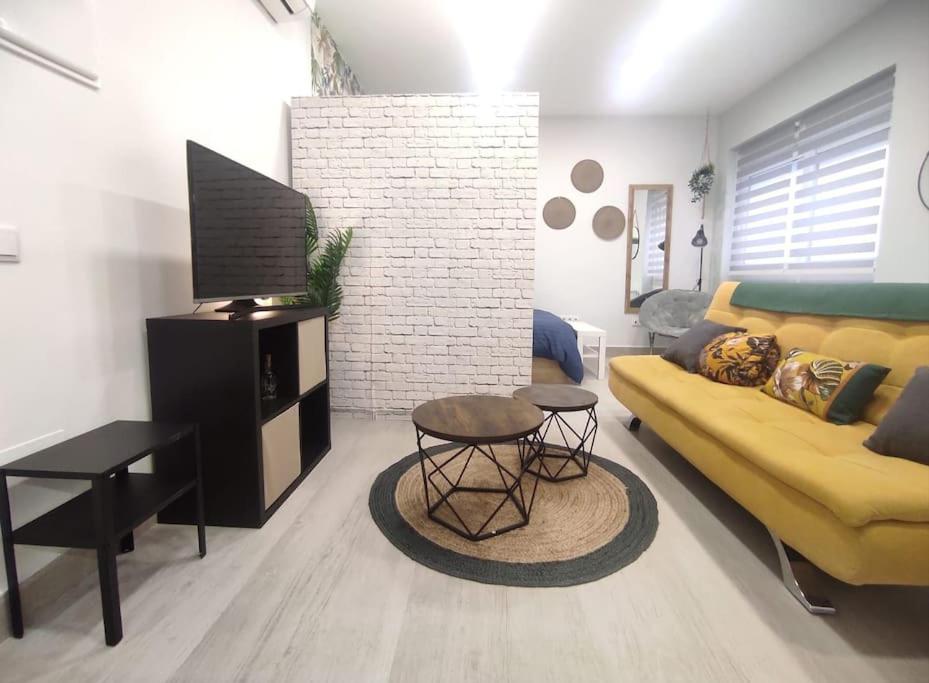 One-Bedroom Apartment photo 2