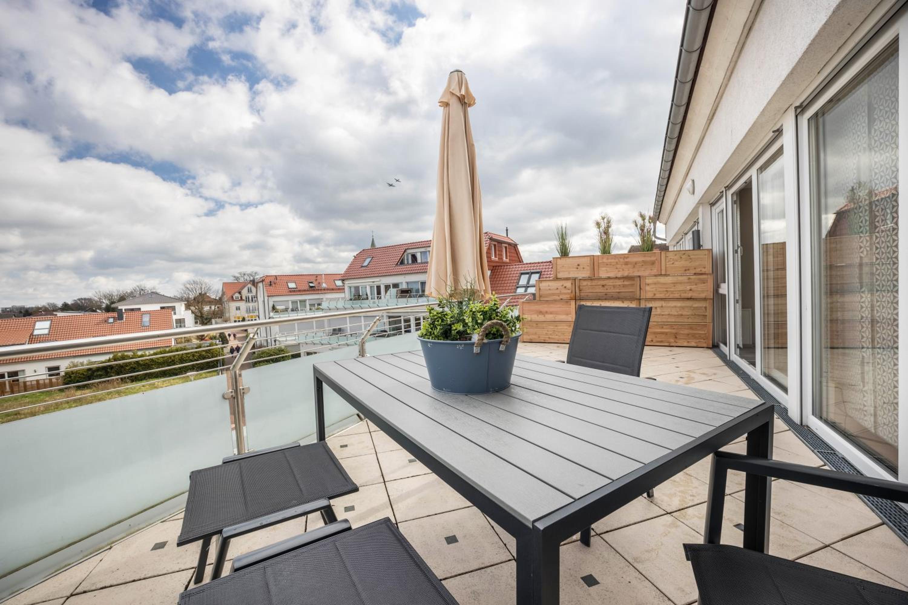Two-Bedroom Deluxe Apartment with Balcony photo 2