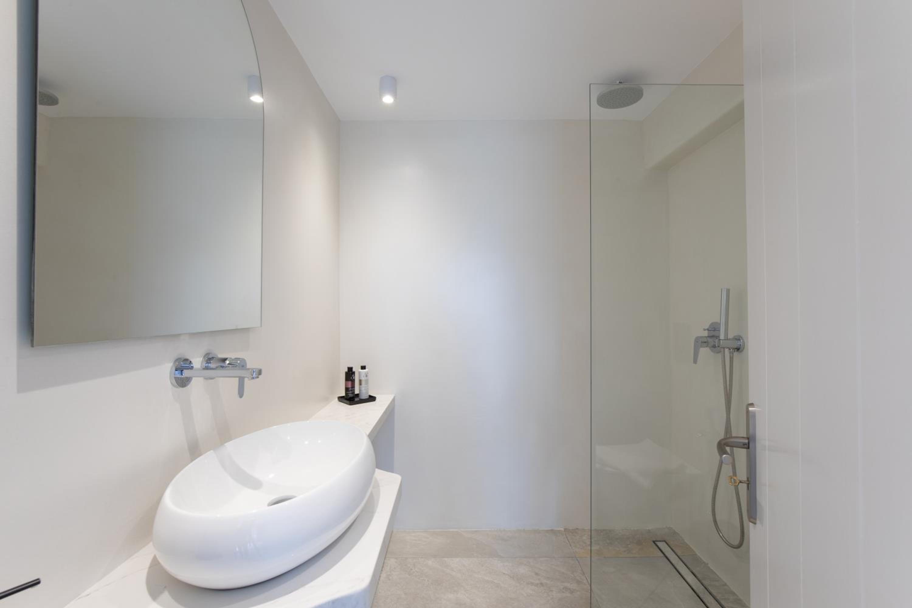 Double Room with Patio - Photo 5