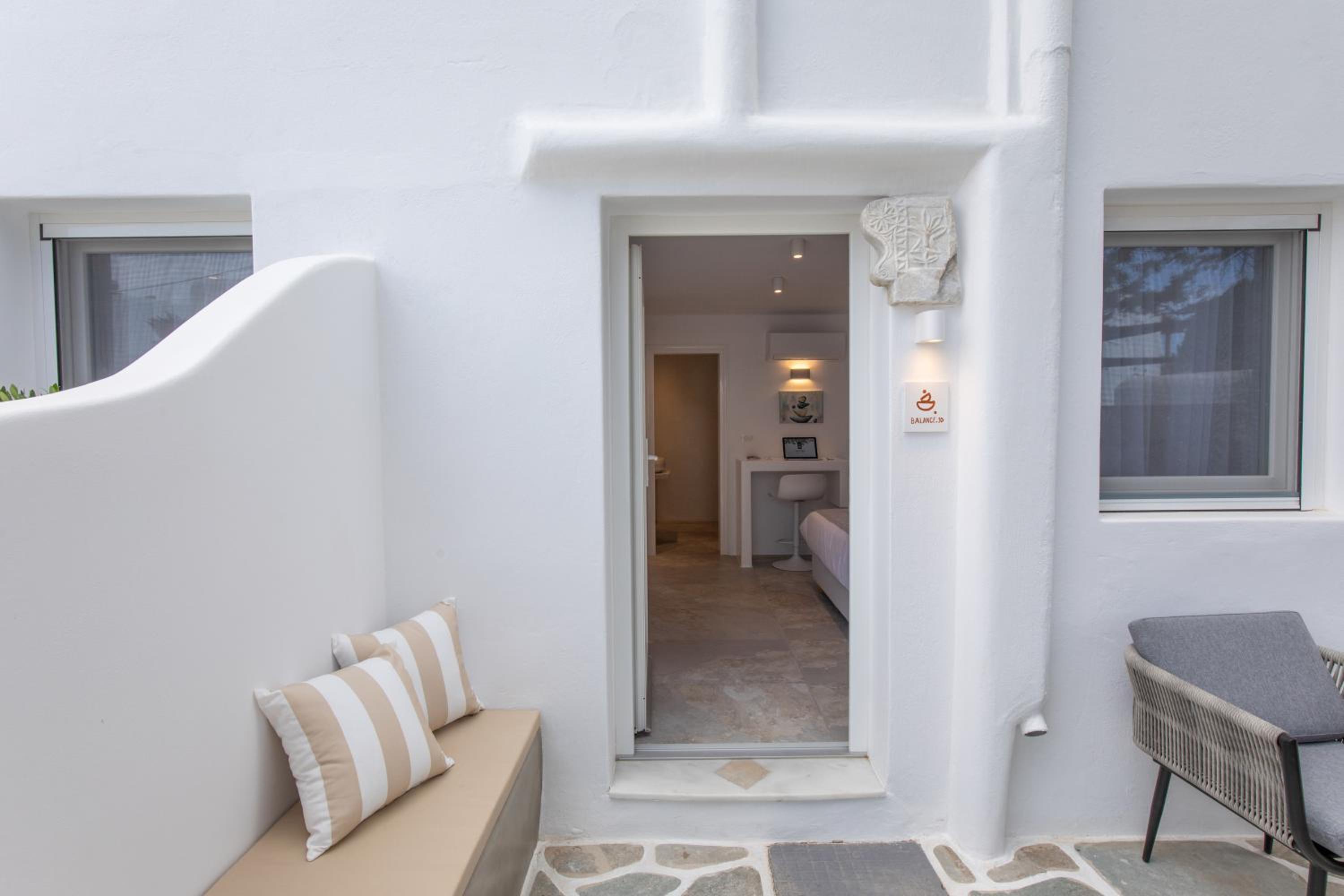Double Room with Patio - Photo 8