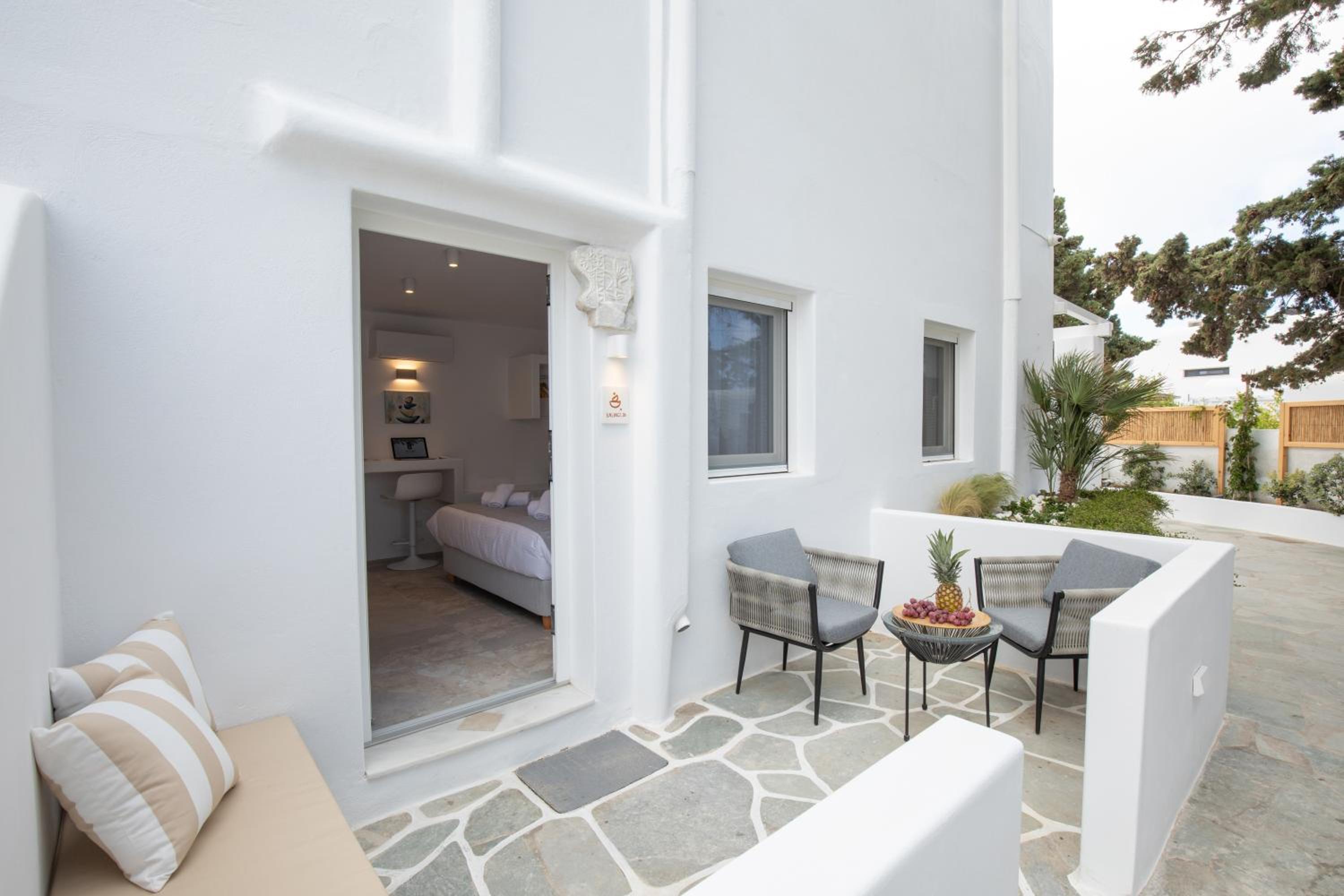 Double Room with Patio - Photo 9