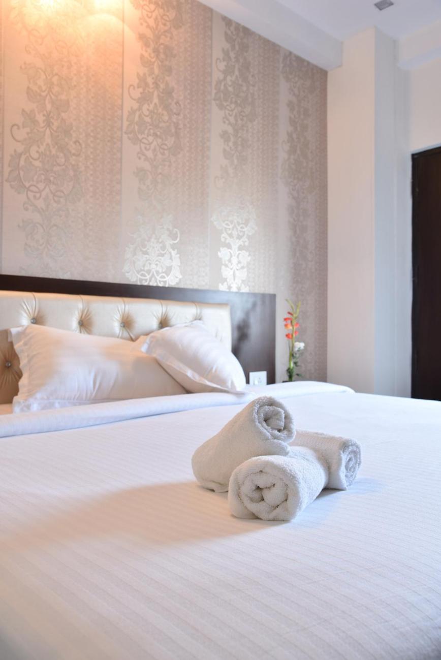 Deluxe Room (1 adult + 2 children)