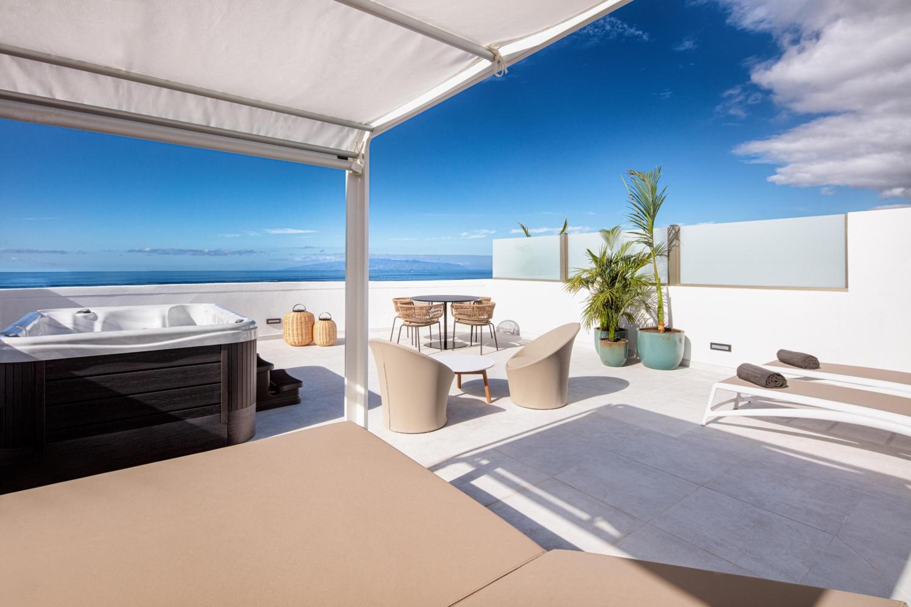 Suite Vista Mar o Piscina con terraza, cama balinesa y jacuzzi photo 3