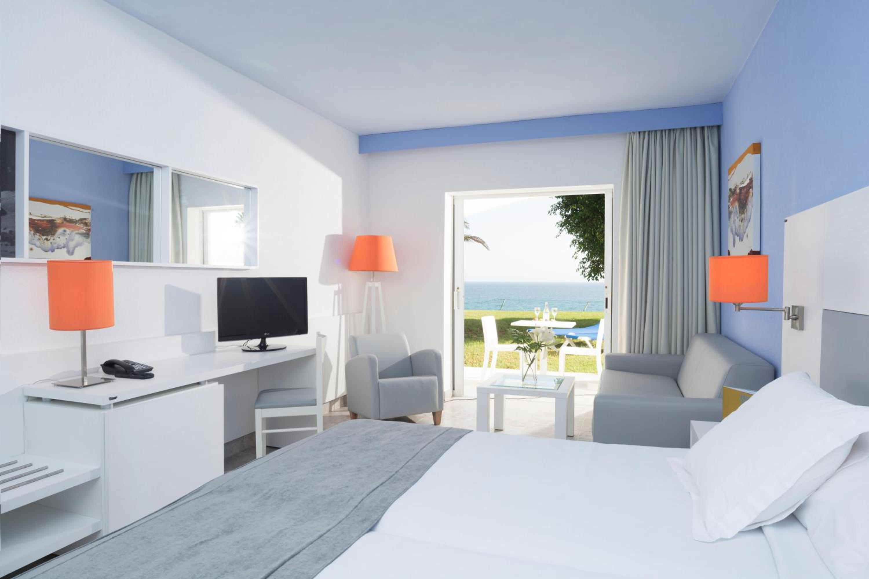 Double or Twin Room with Sea View (2 adults) photo 3