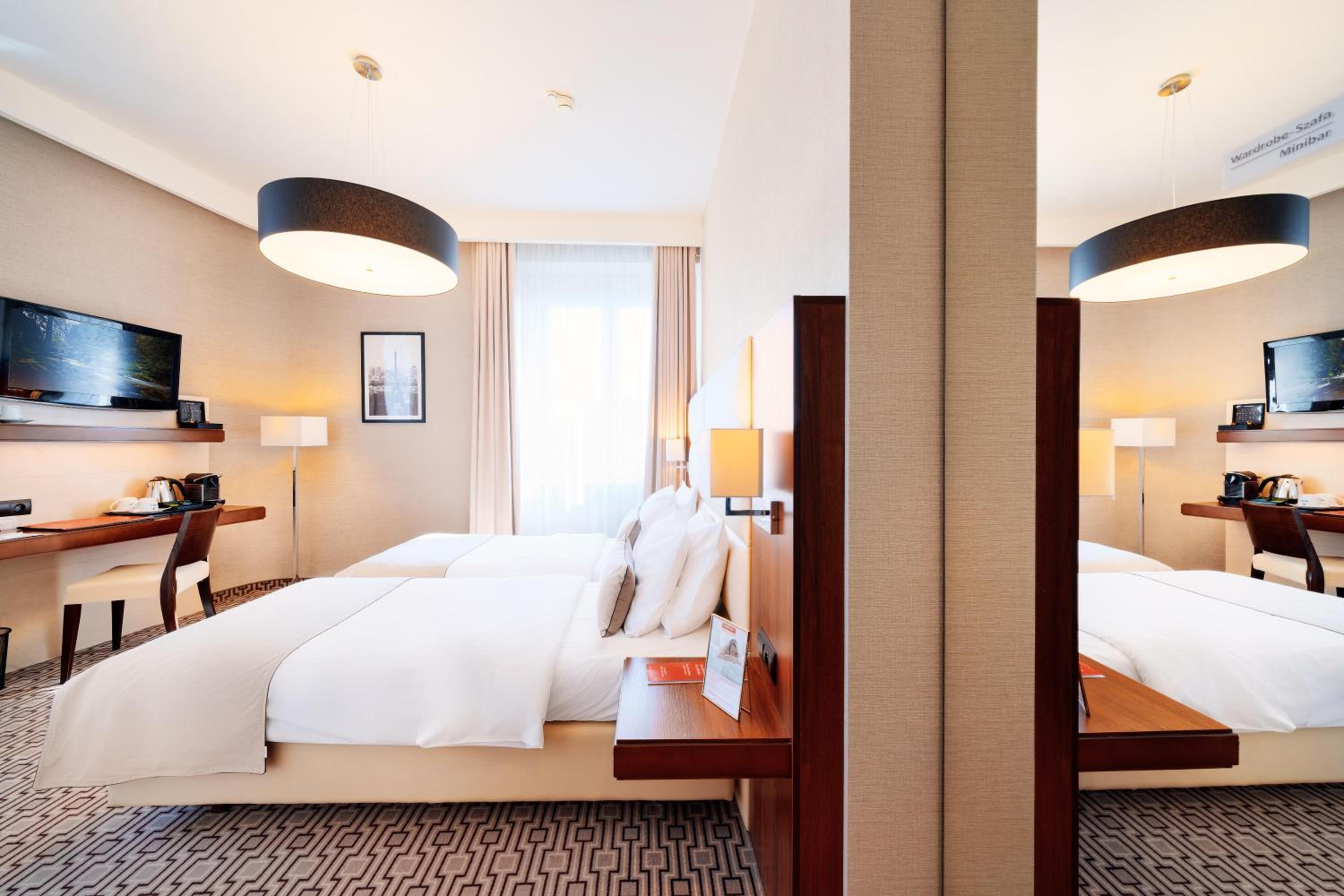 Standard Twin Room - Photo 4