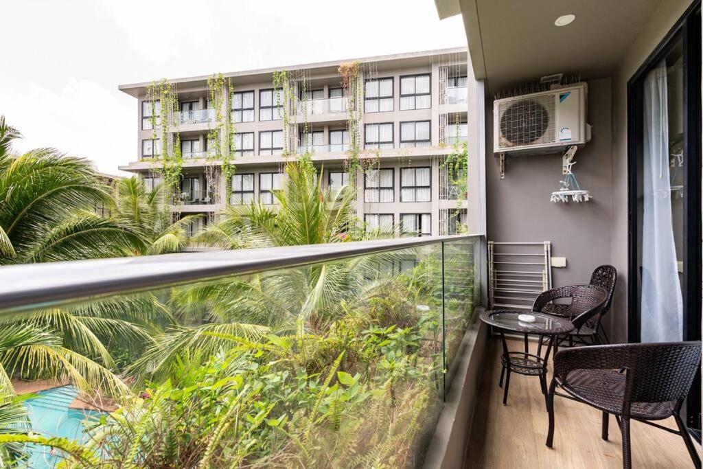 Two-Bedroom Apartment with Pool View photo 2