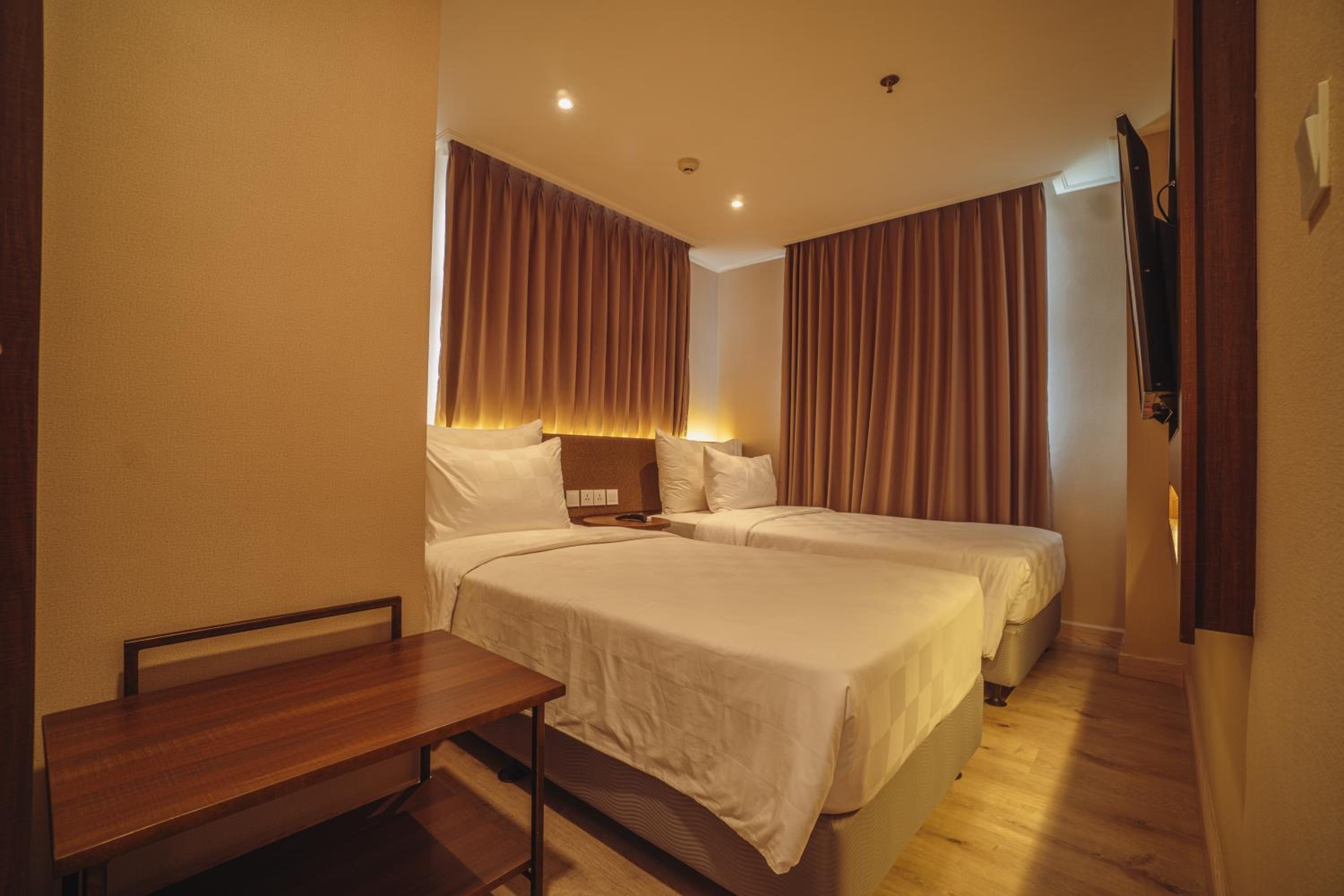 Executive Suite - Photo 3