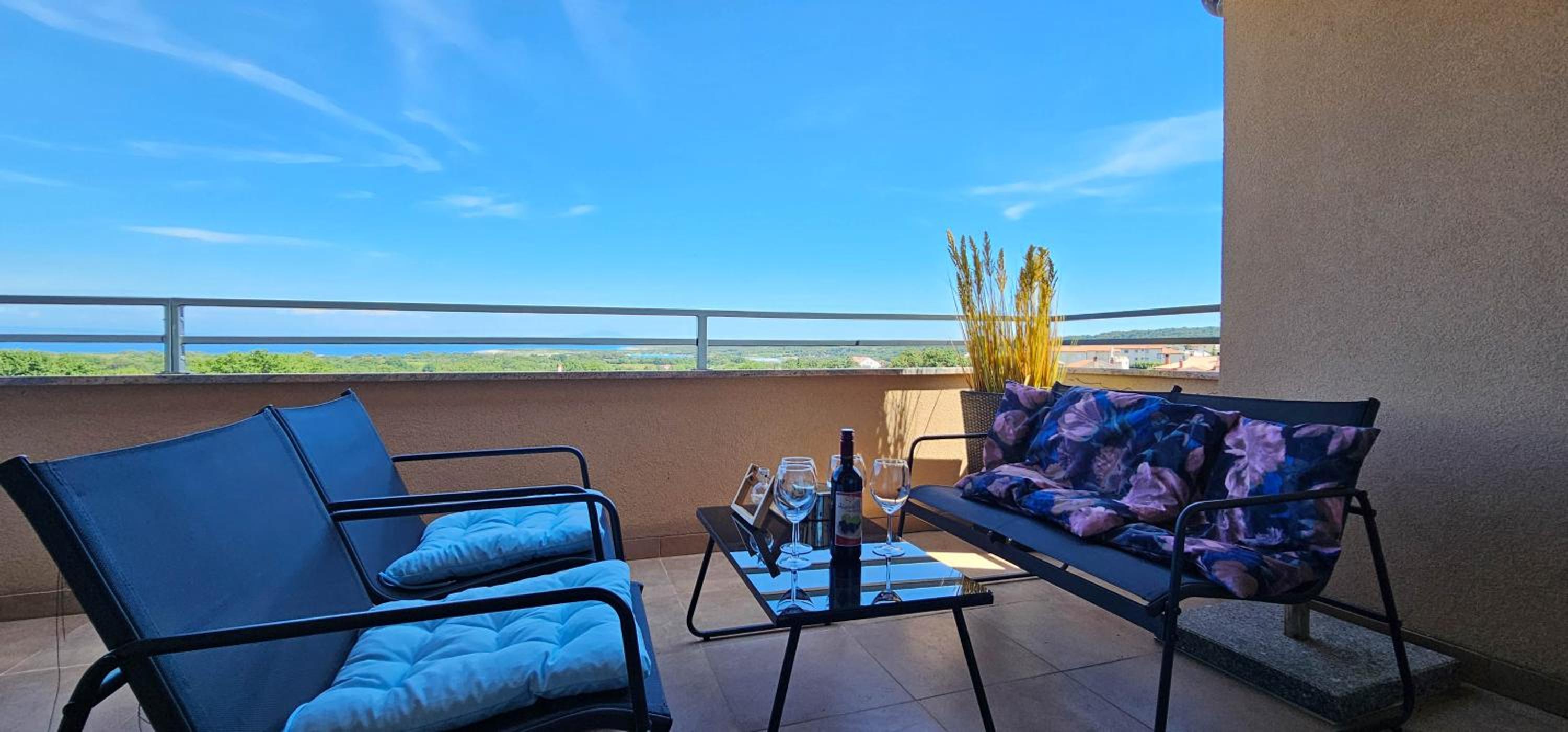 Two-Bedroom Apartment with Terrace and Sea View photo 2