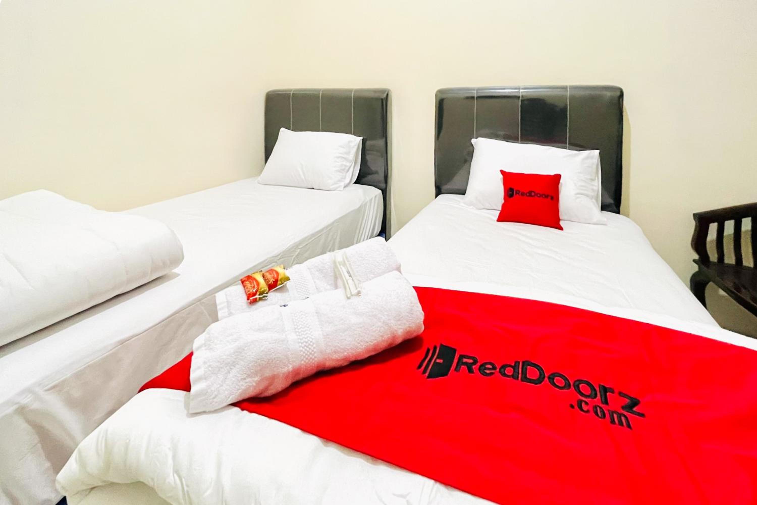 Deluxe Twin Room - Photo 9