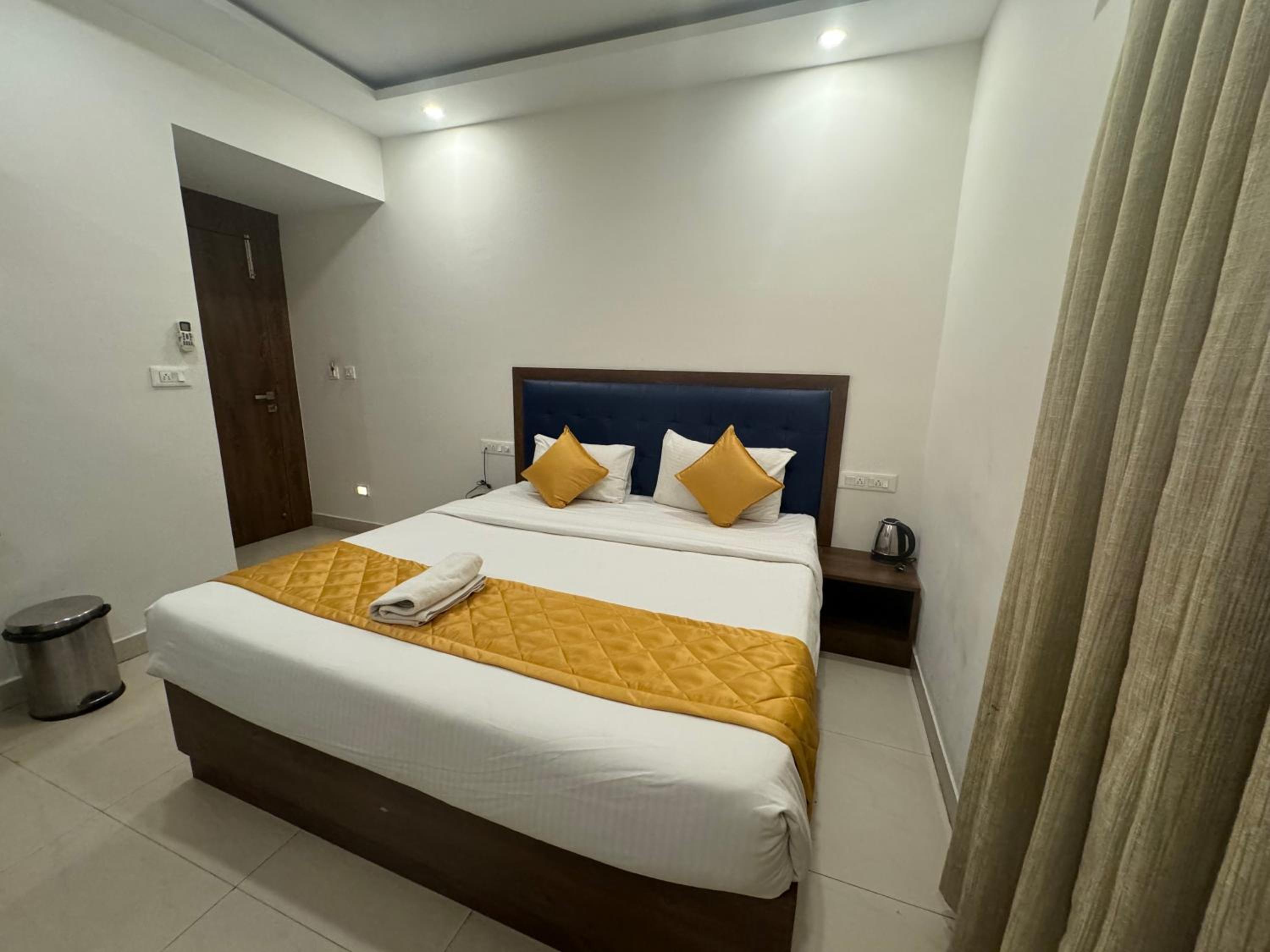 Double or Twin Room - Photo 1