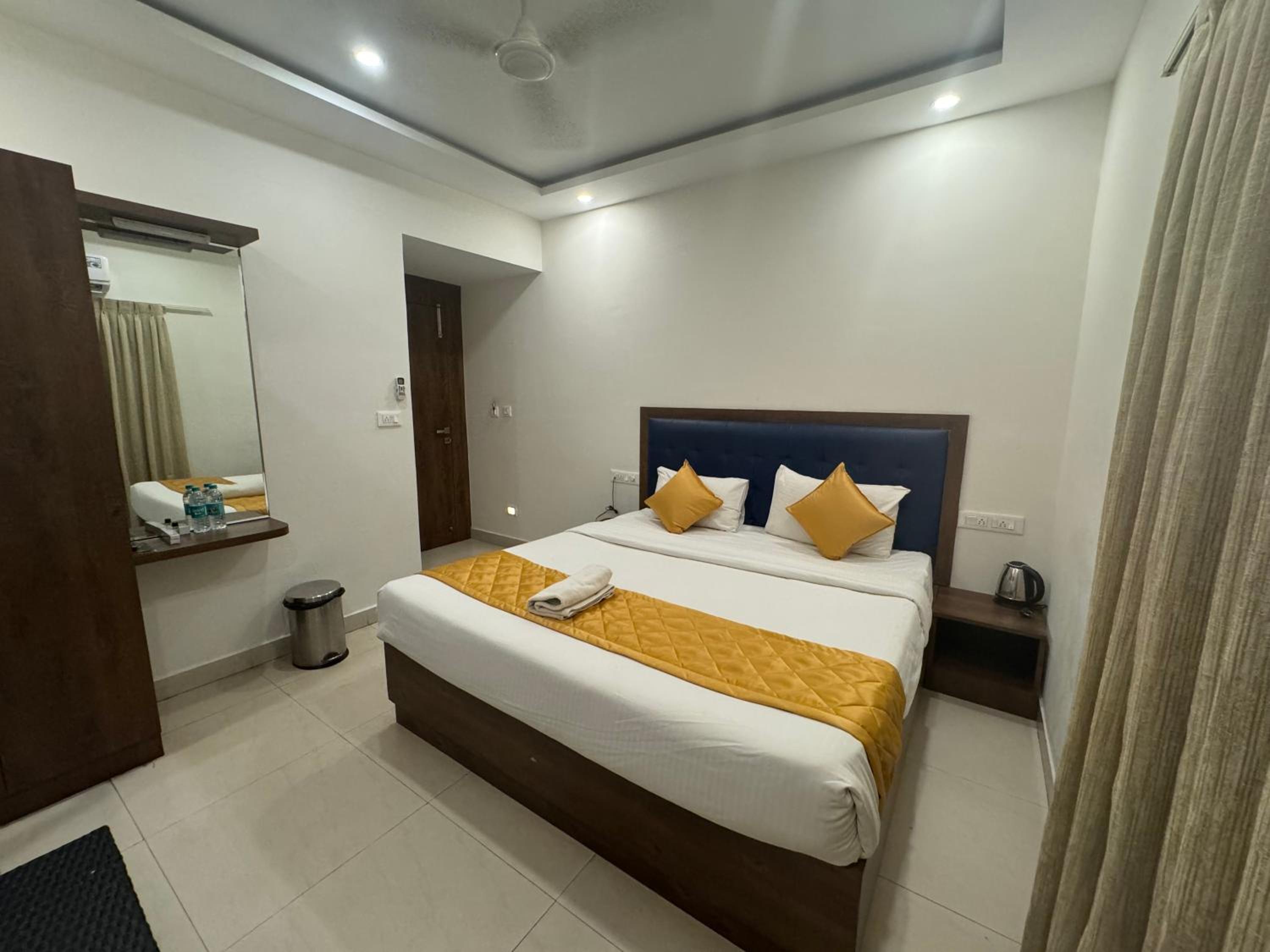 Double or Twin Room - Photo 2