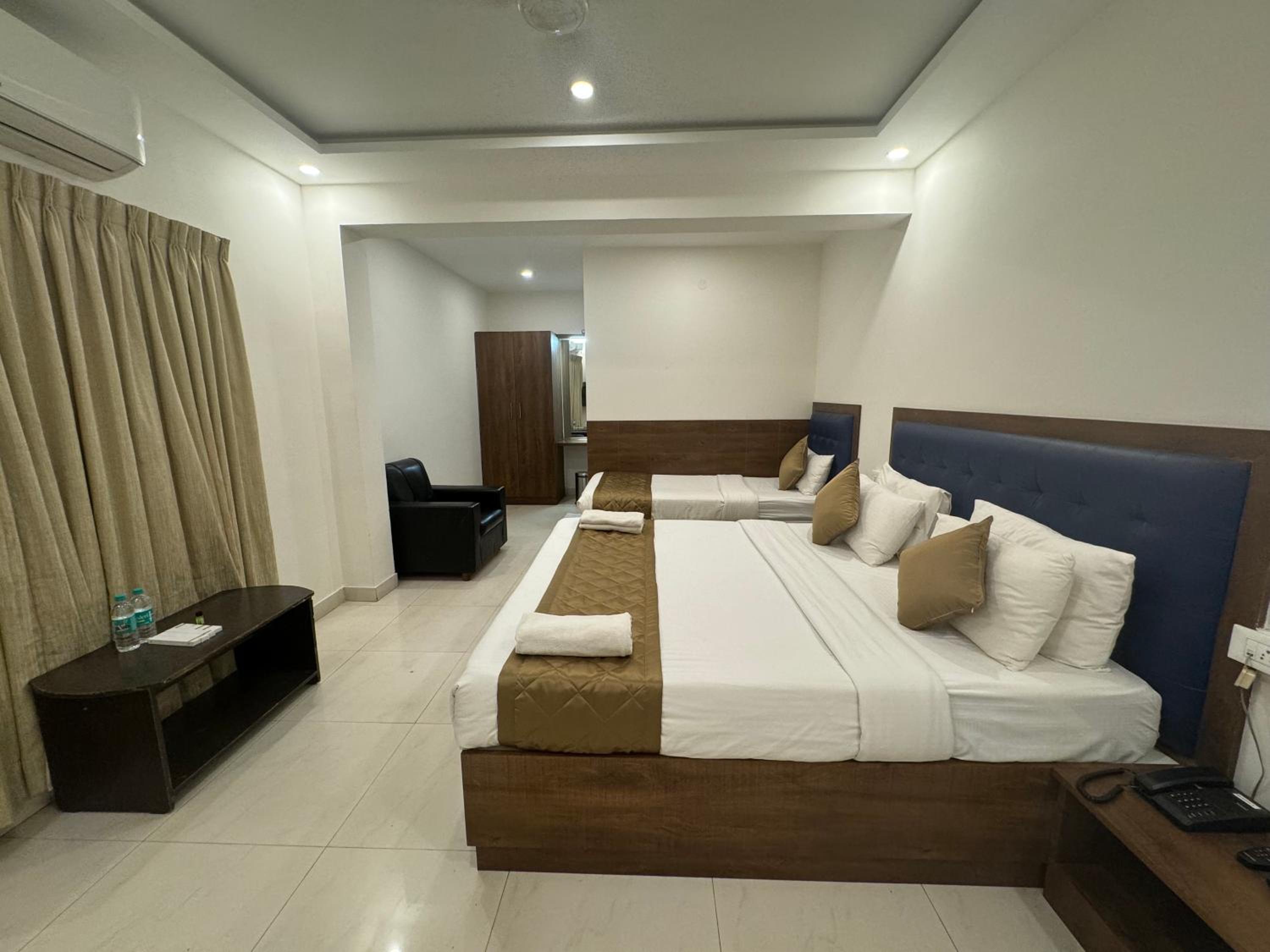 Deluxe Family Room - Photo 1