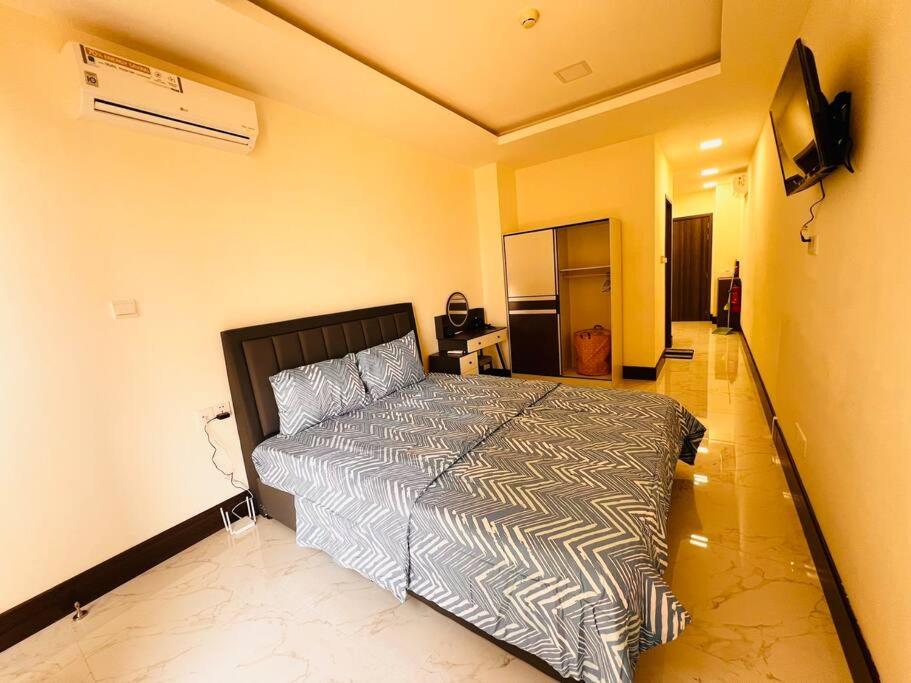 One-Bedroom Apartment photo 3