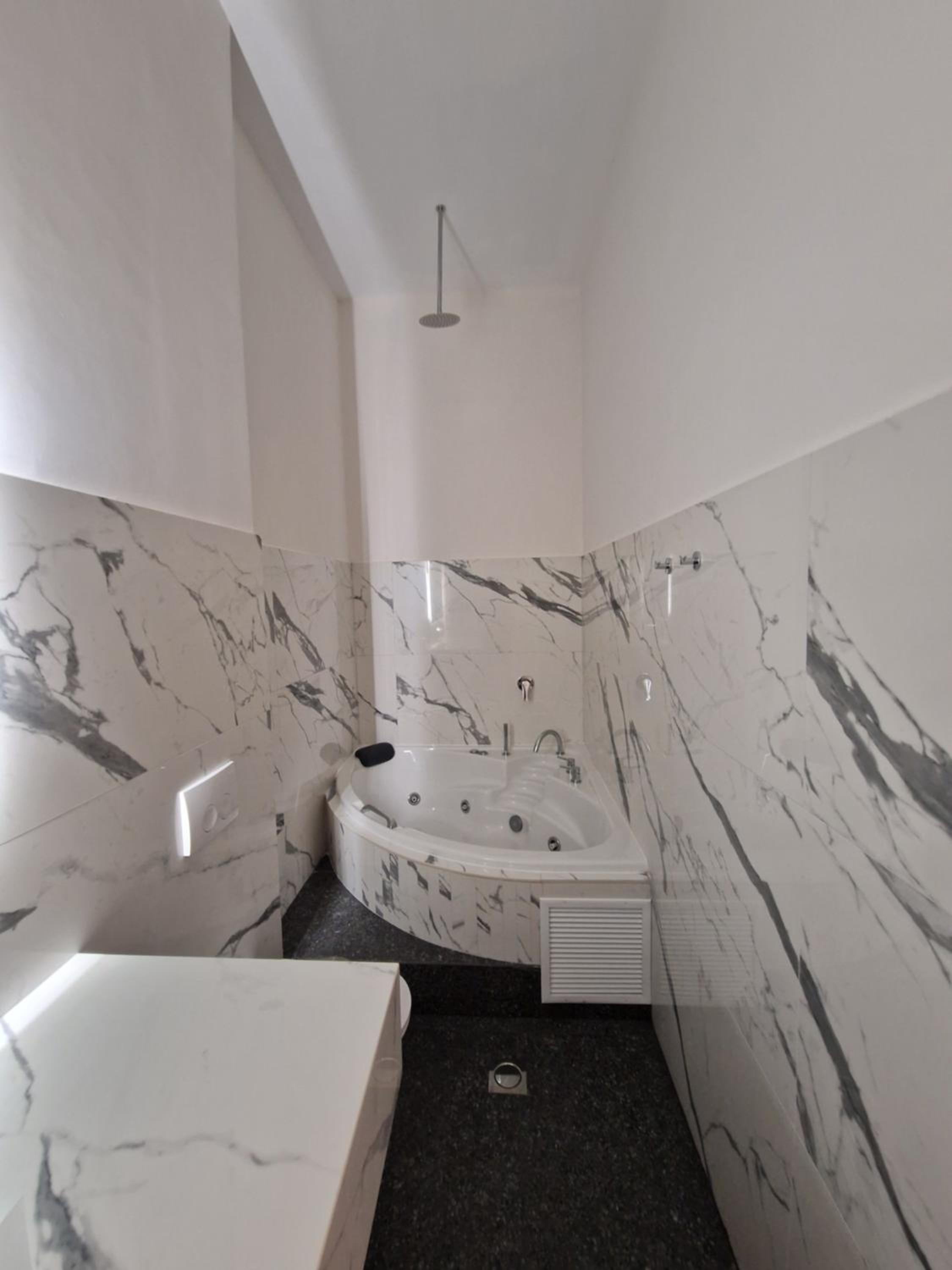 Deluxe Suite with Spa Bath photo 2
