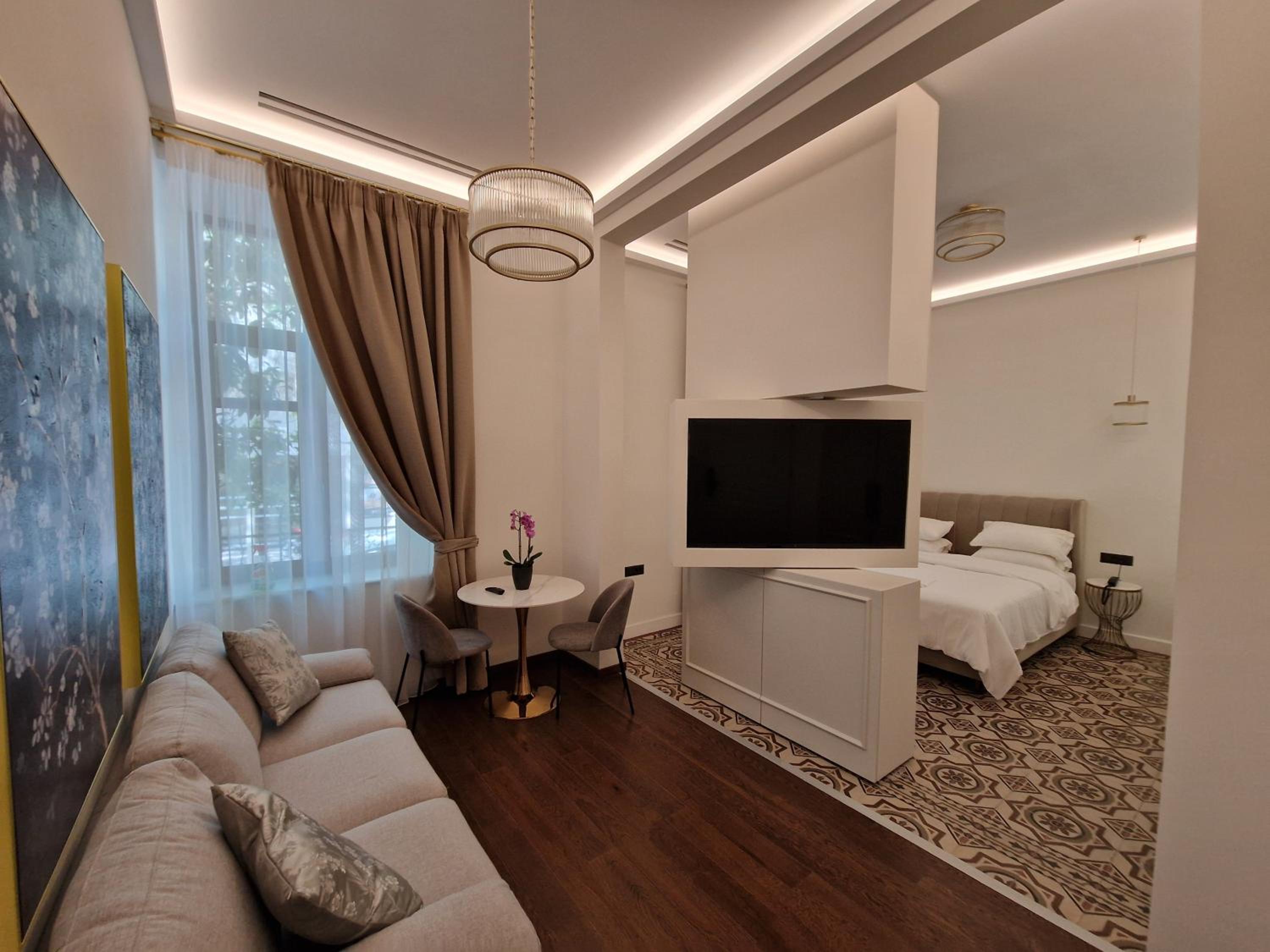 Deluxe Suite with Spa Bath photo 1