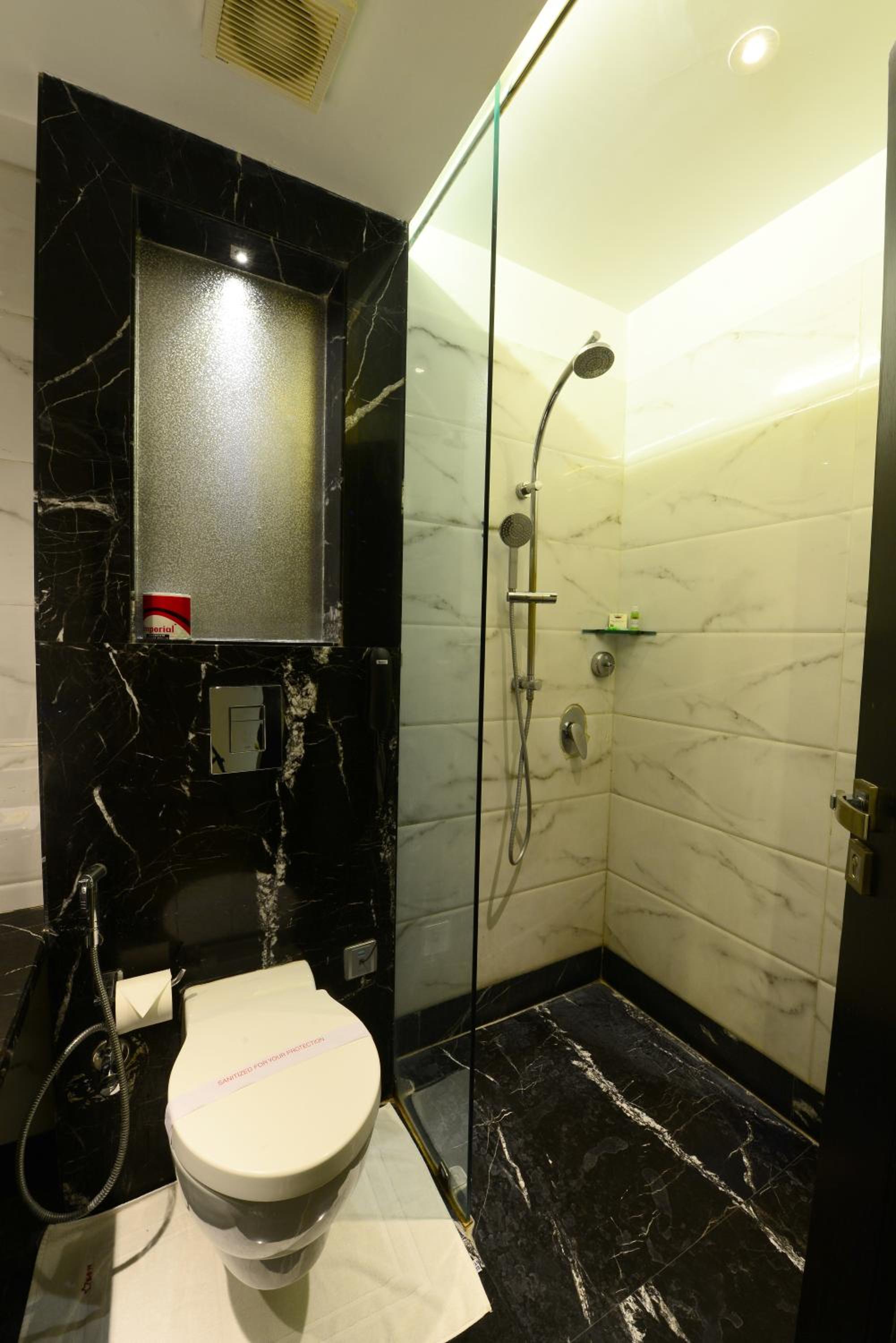 Deluxe Double Room with Free Airport Pickup photo 3