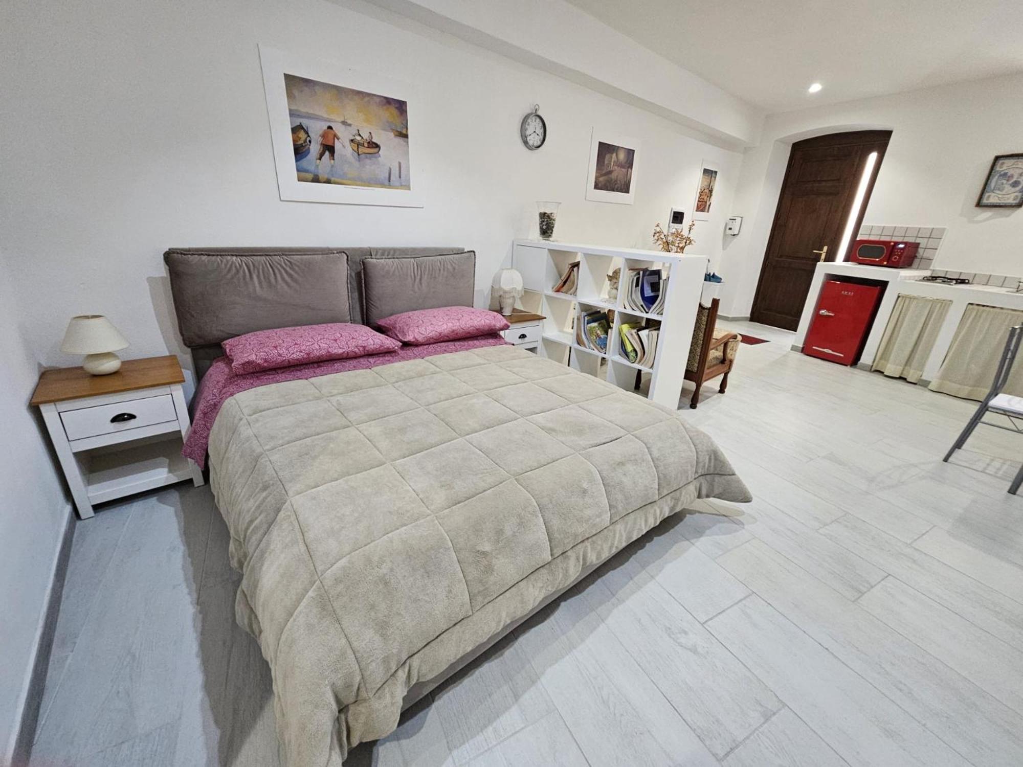 One-Bedroom House photo 1