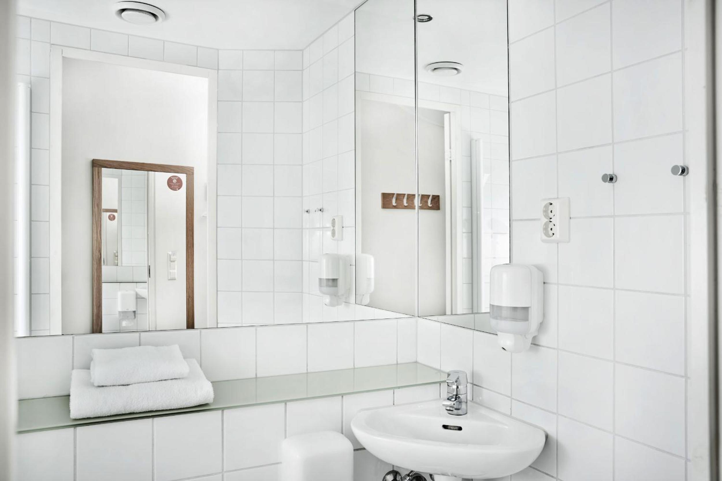Small Double Room - Photo 6