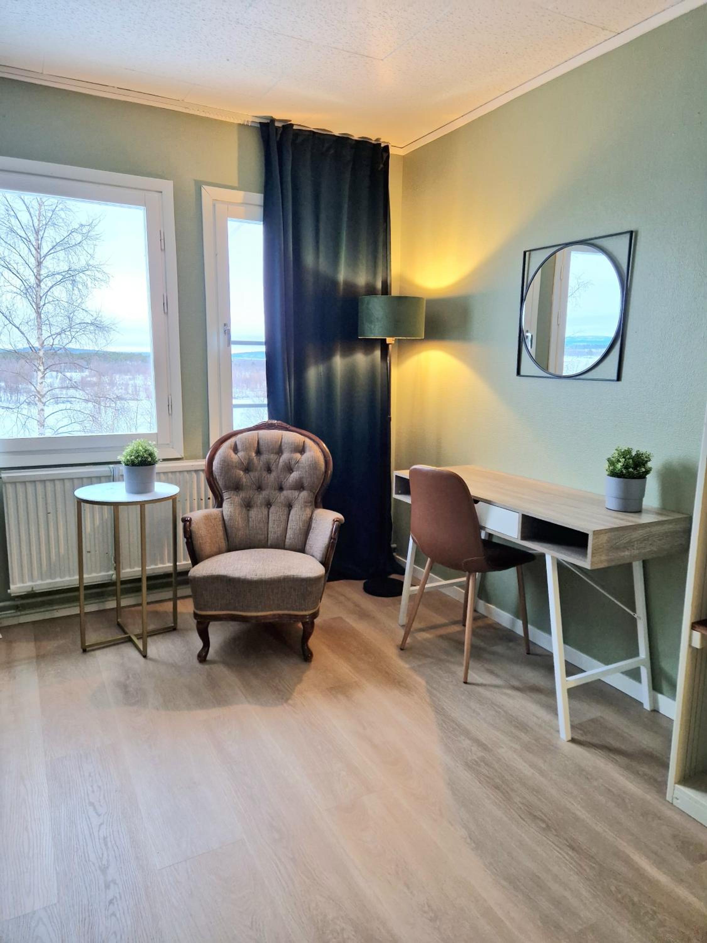 Twin Room with Private Bathroom photo 2