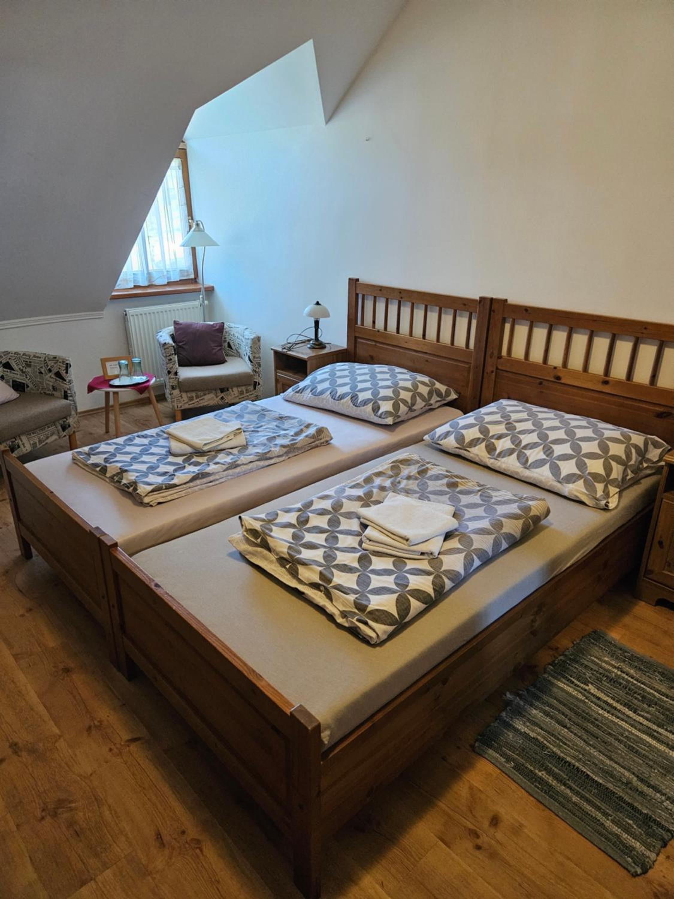 Twin Room with Bathroom - Photo 4