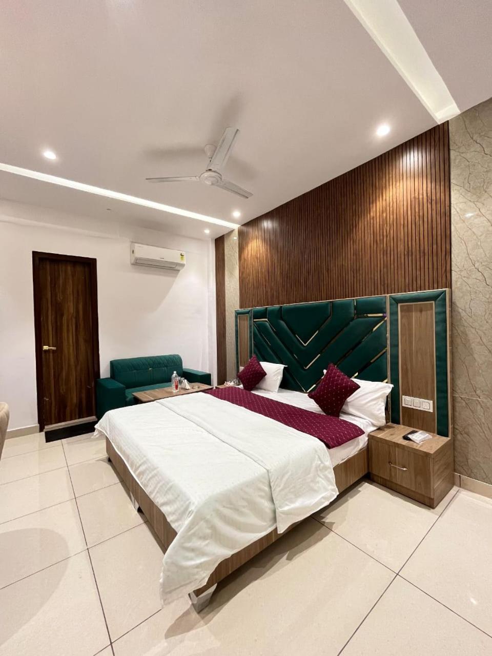 Deluxe Double Room photo 3