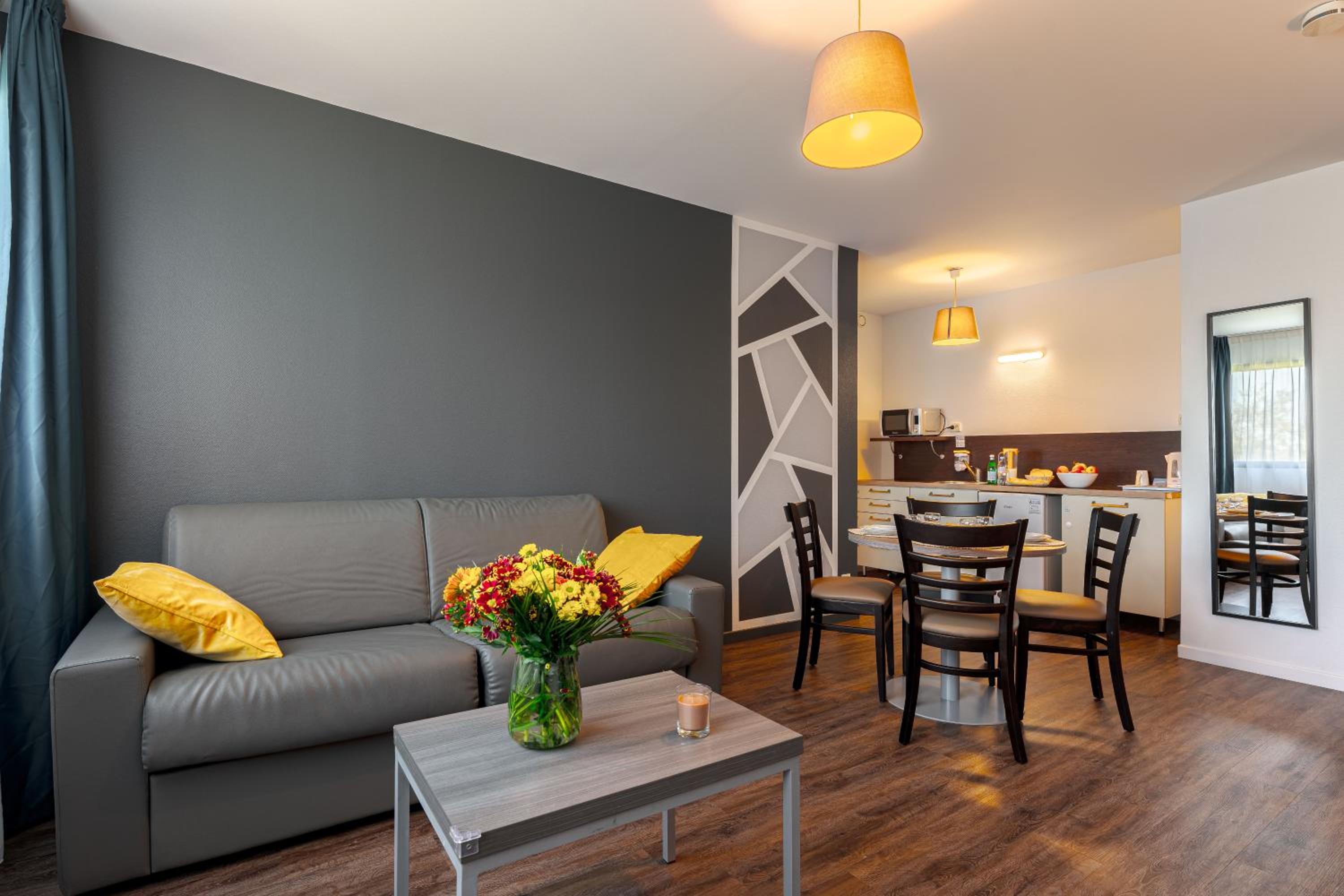 One-Bedroom Apartment  (4 Adults) - Photo 4