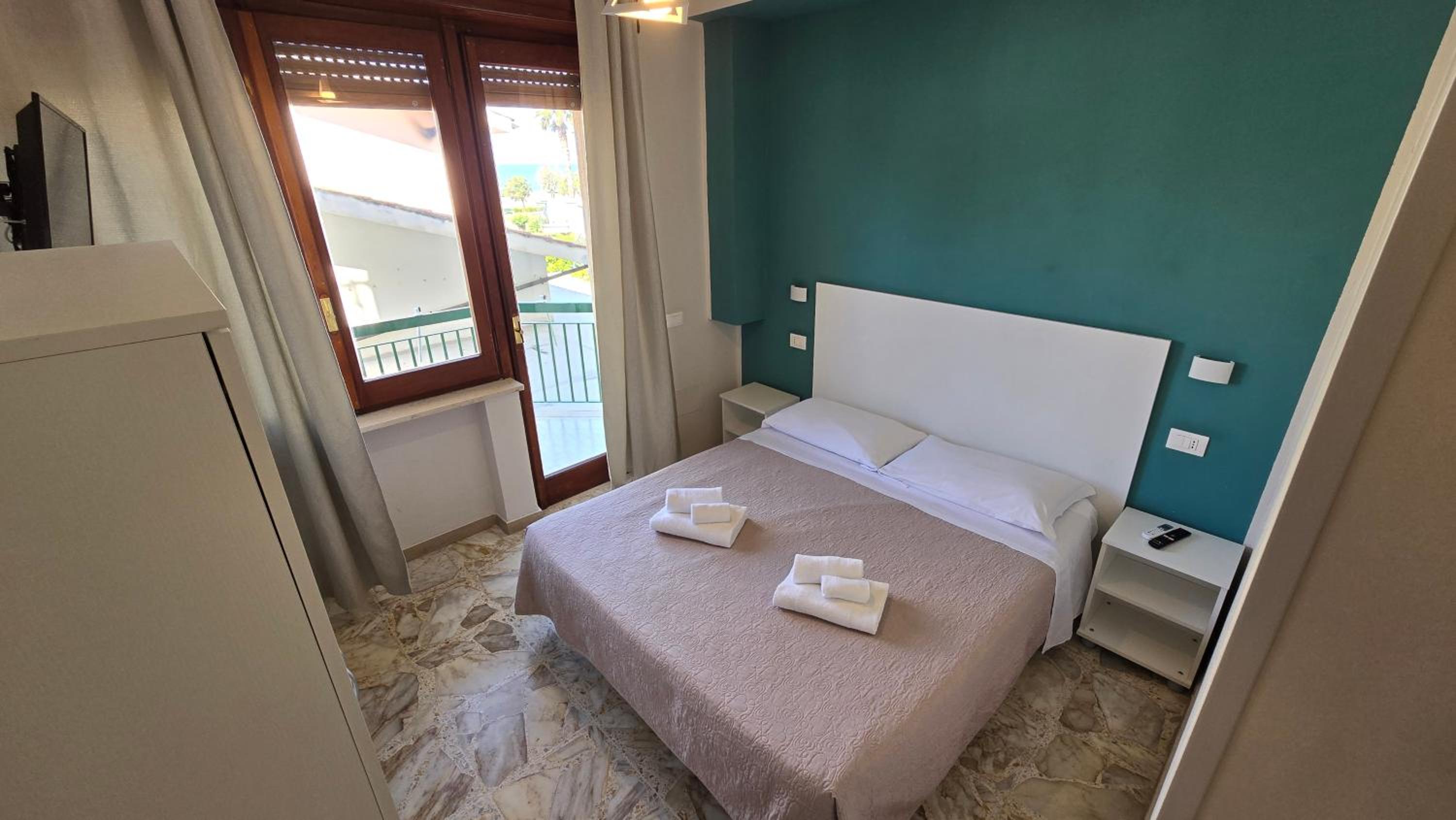 Double Room with Balcony and Sea View photo 3