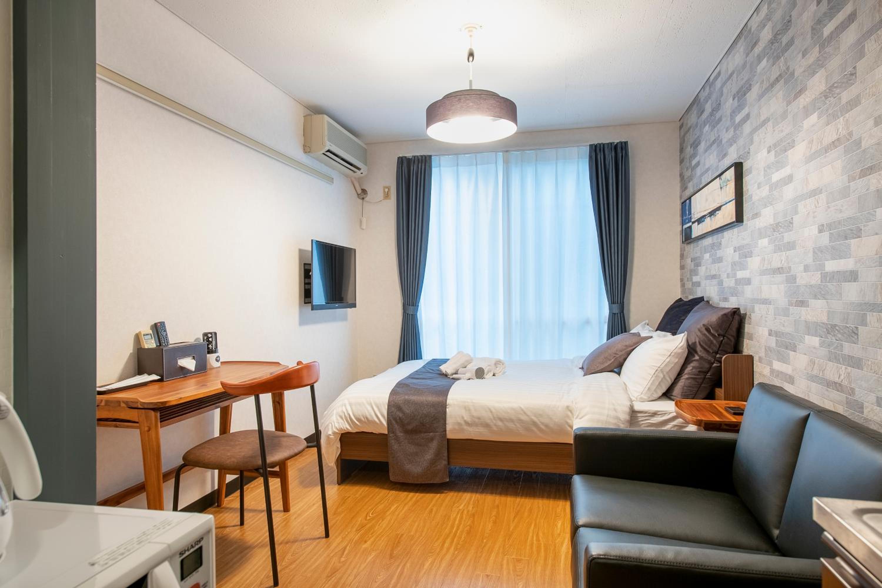 One-Bedroom Apartment photo 1
