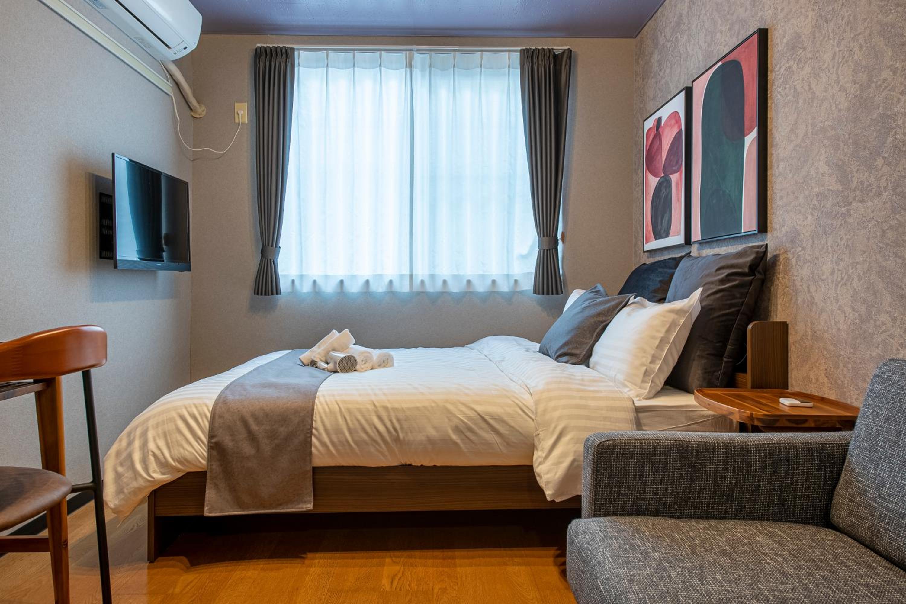One-Bedroom Apartment photo 2