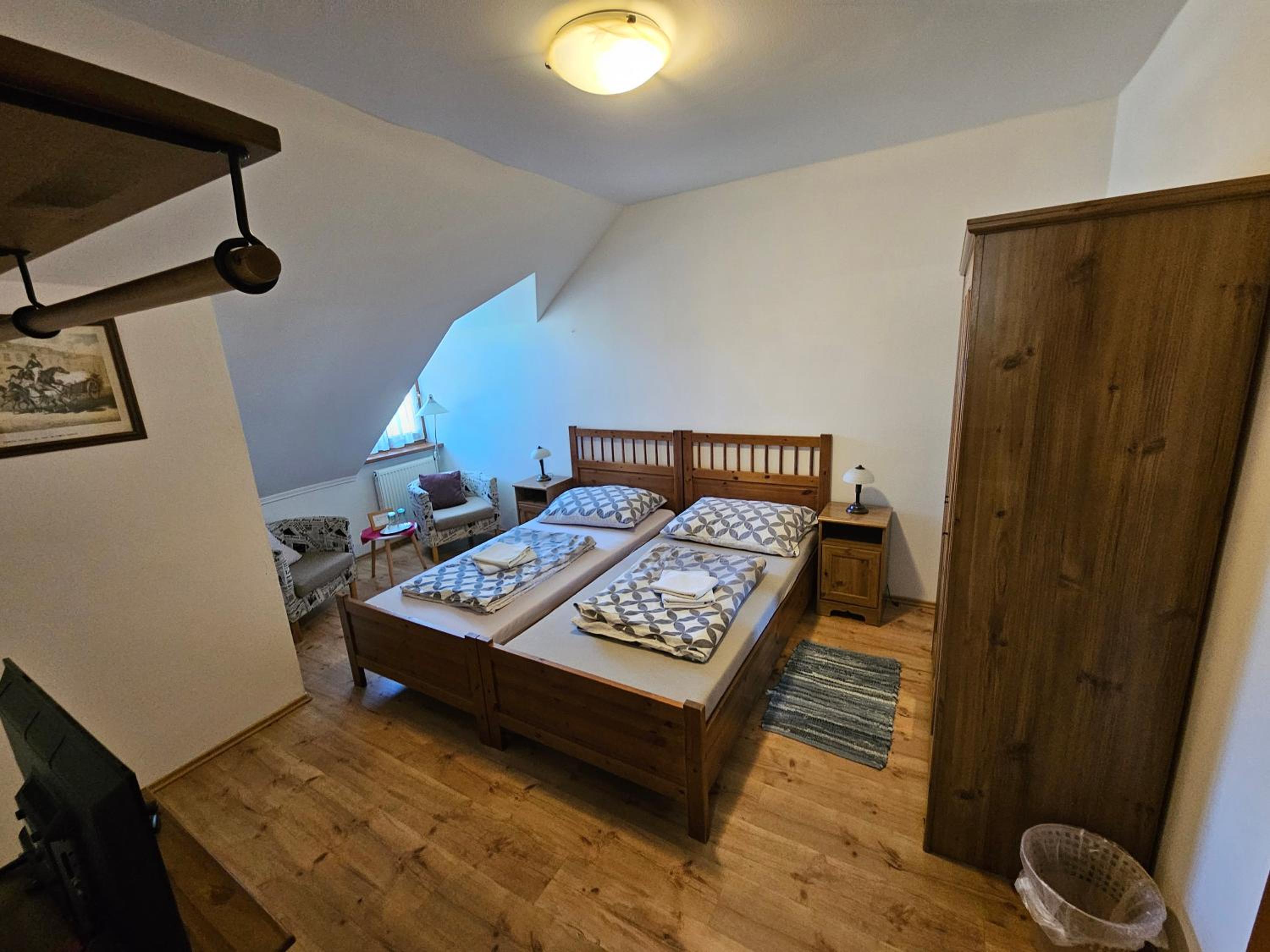 Twin Room with Bathroom - Photo 6