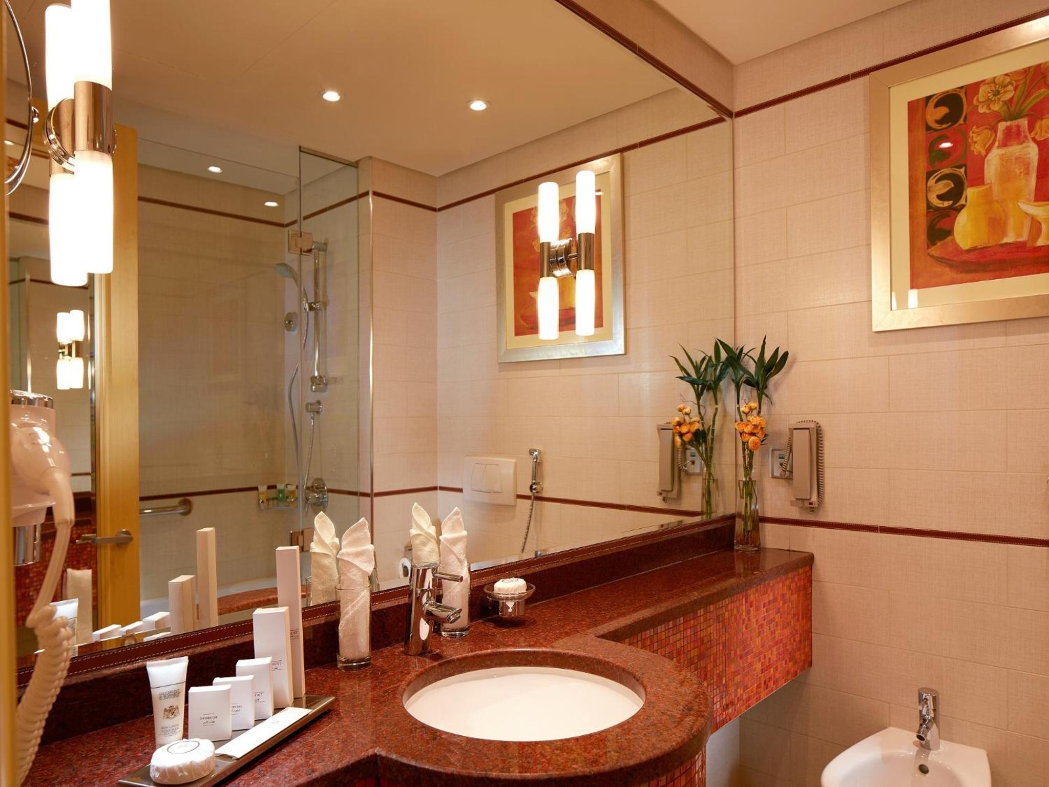 Queen Suite - Photo 3